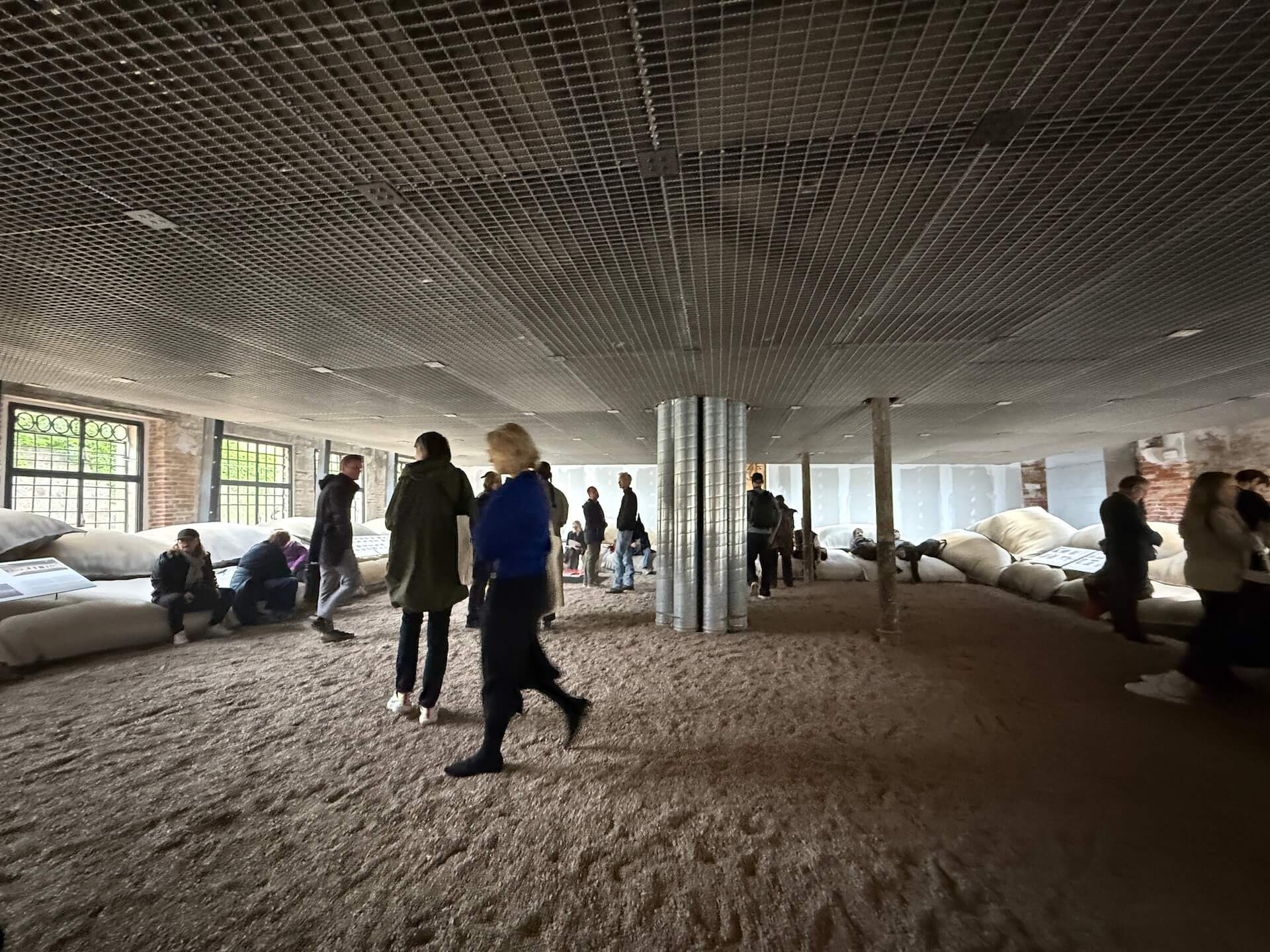 巴林館以「熱浪」（Heatwave）獲得2025年「最佳國家館金獅獎」。（攝影／朱佑霖）