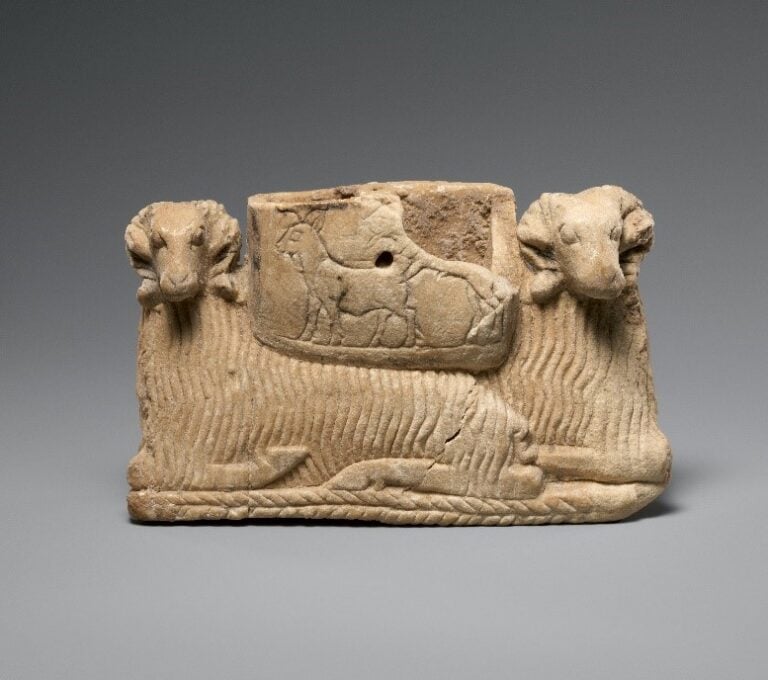 約公元前2600-2500年《Vessel supported by two rams》，圖取自曼哈頓地區檢察辦公室新聞稿。