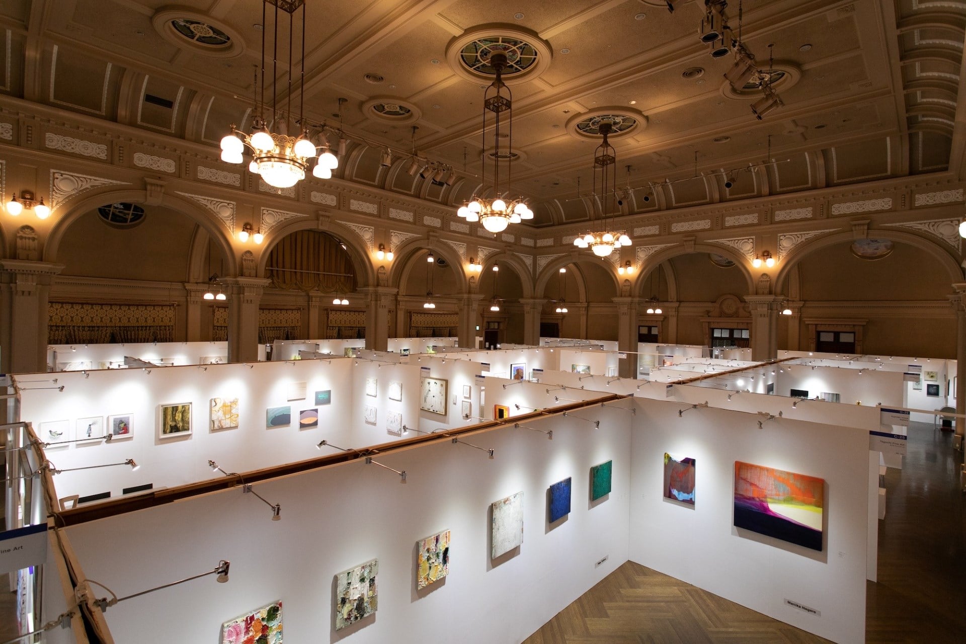 2024年ART OSAKA 2025（大阪藝術博覽會）中，畫廊展區展覽現場照。（ART OSAKA 2025提供）