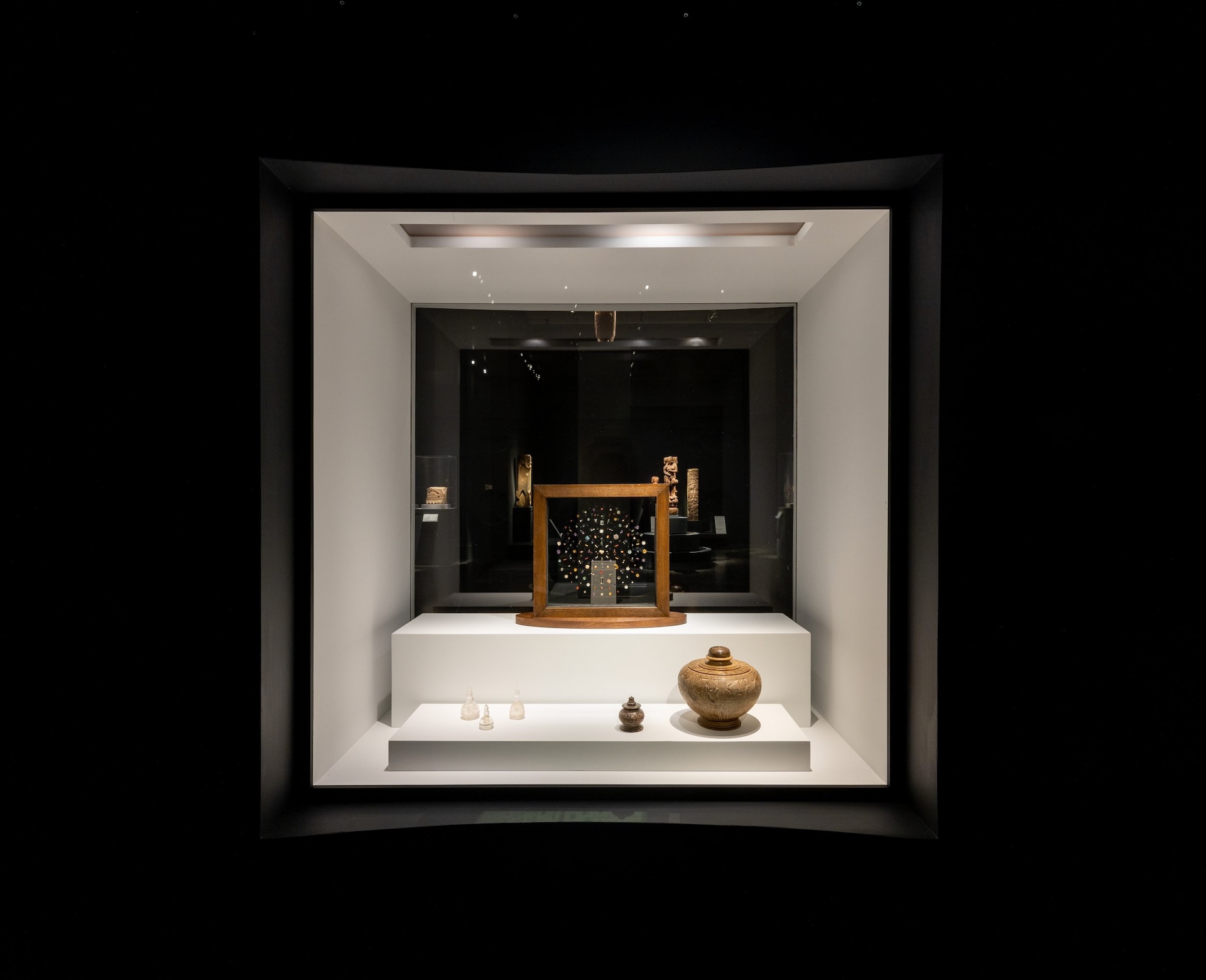 2023年7月21日至11月13日，由南亞藝術策展人約翰・蓋伊（John Guy）於紐約大都會藝術博物館策劃「樹與蛇：印度早期佛教藝術（西元前200年至西元400年）」（The Tree & Serpent – Earl…