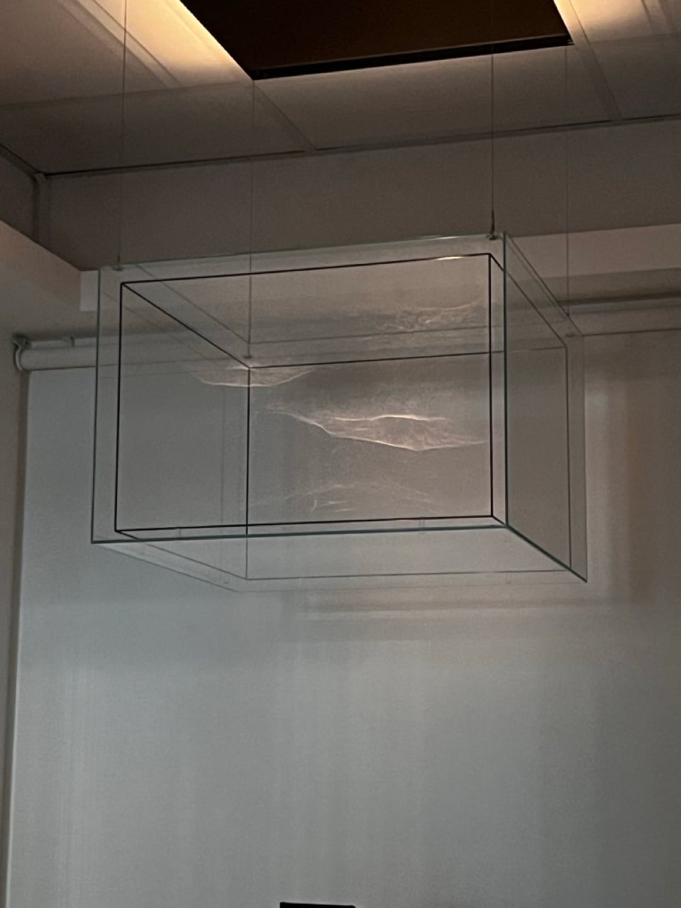 黃麟收藏的托馬斯．薩拉切諾（Tomás Saraceno）雕塑展出於2025年「ME當代收藏展—亦」。（攝影：朱貽安）