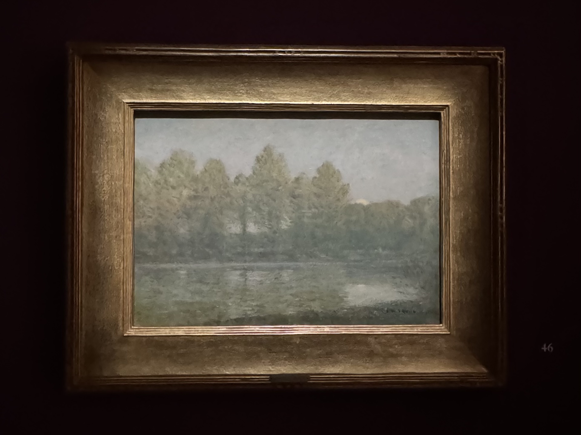 德懷特・威廉・特里恩（Dwight William Tryon）｜河流，黃昏（The River, Evening） 油彩／木板 36 × 51 cm 1892年 （攝影／李京樺）