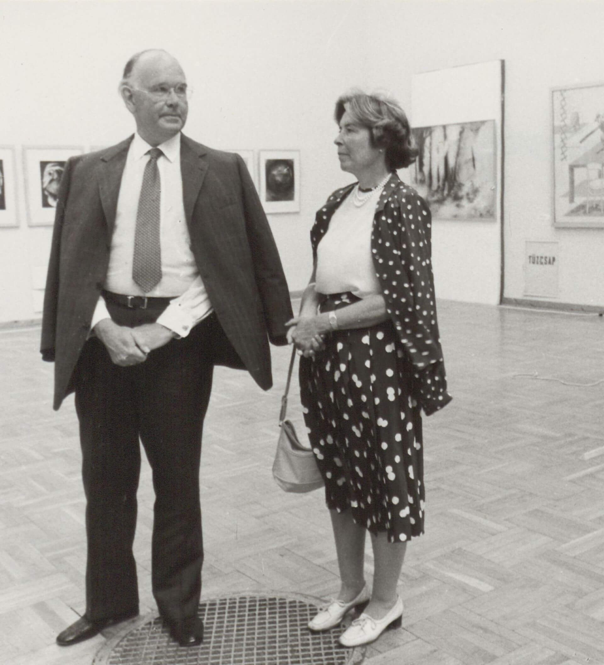 1983年，路德維希夫妻前往布達佩斯參觀一檔國際當代藝術大展，展覽中大部分展品皆由夫妻倆的收藏借出。（©路德維希基金會官網）