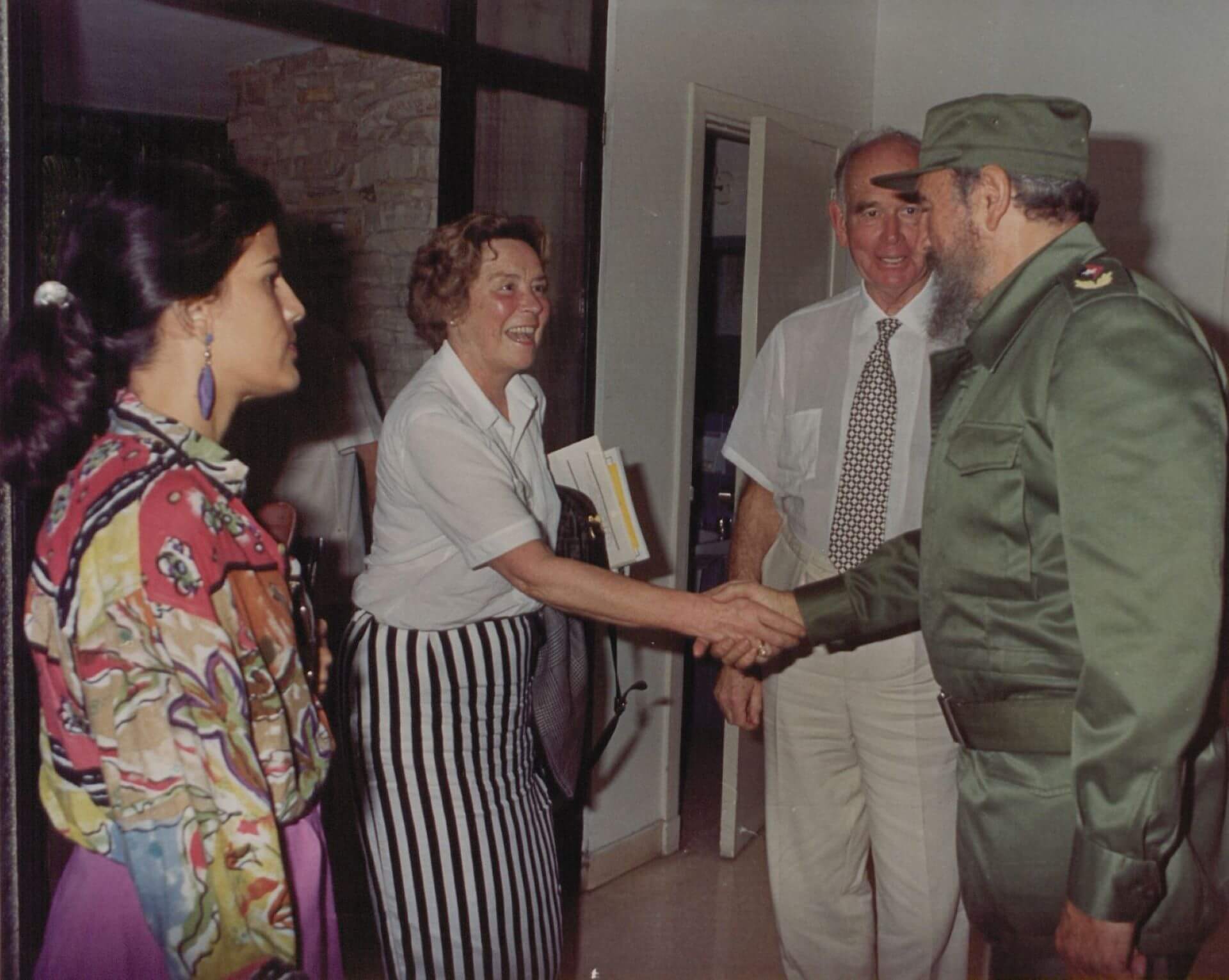 1995年，路德維希夫妻在哈瓦那會見獨裁者卡斯楚。（©路德維希基金會官網）