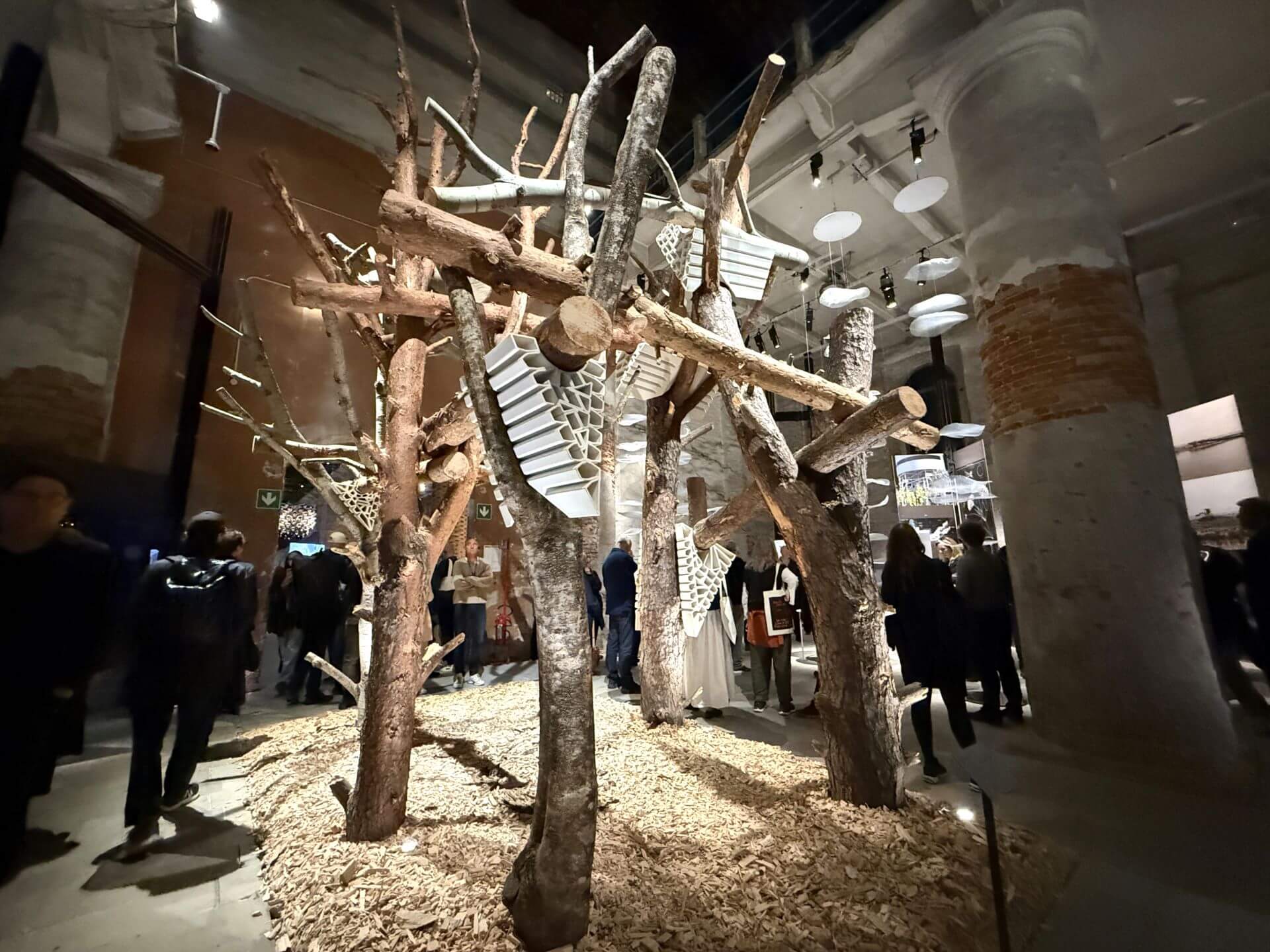 《有生命的結構》（Domino 3.0: Generated Living Structure）由隈研吾建築都市設計事務所（Kengo Kuma and Associates）、積水住宅－隈研吾實驗室與岩澤實驗室（皆隸屬東京大學）、以及江尻…