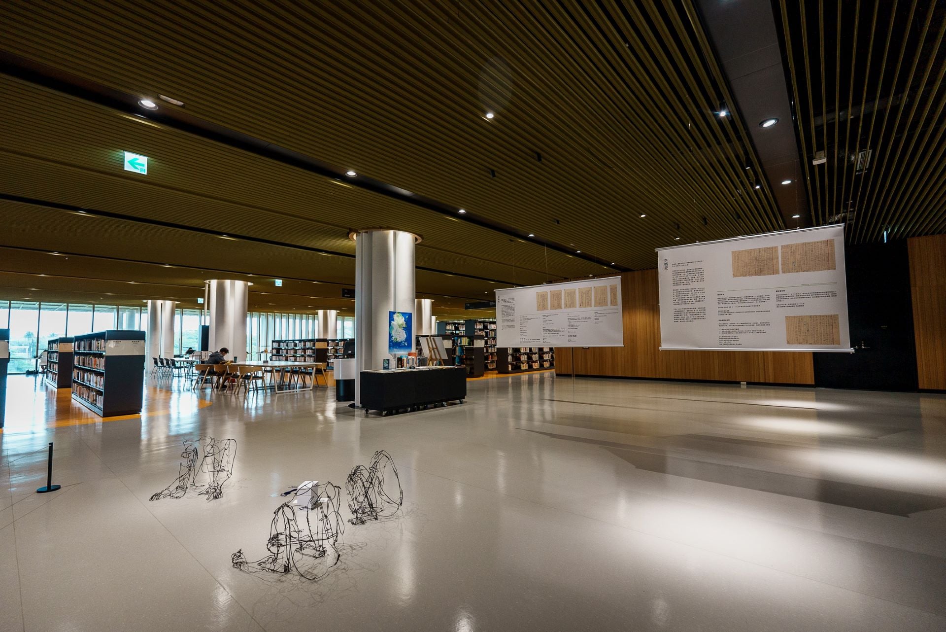 2025臺南人權月「每一道磷光都是獨特的署名」展覽於臺南市立圖書館新總館舉辦。（攝影／張翔惟）