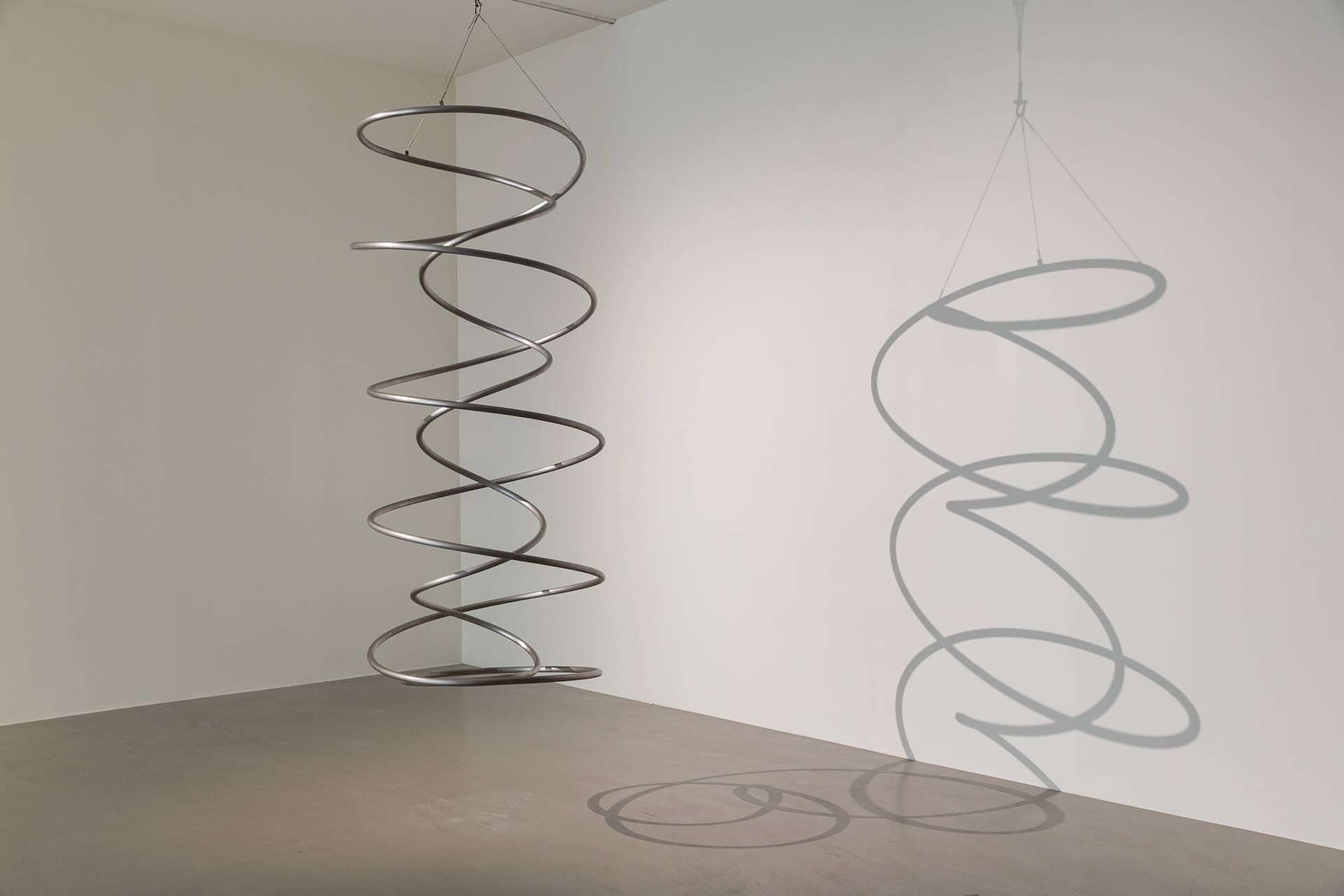 奧拉弗・埃利亞松,《雙螺旋》,2001。圖片攝影/提供:臺北市立美術館,2025;作品由藝術家;柏林neugerriemschneider;紐約/洛杉磯Tanya Bonakdar Gallery提供。© 2001 奧拉弗・埃利亞松
