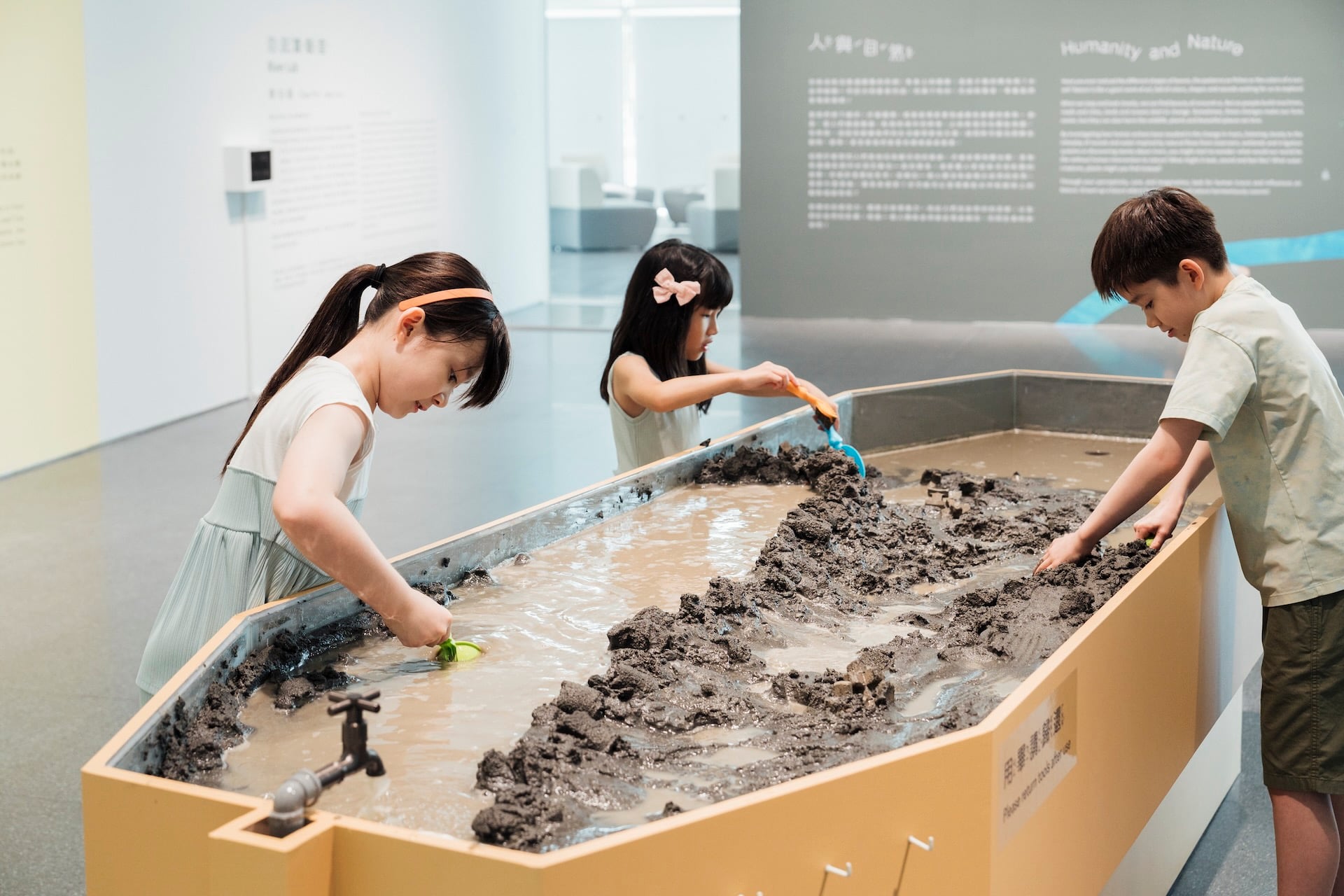 陳伯義的《河流實驗室》展區一景。（攝影／透島影業，桃園美術館提供）