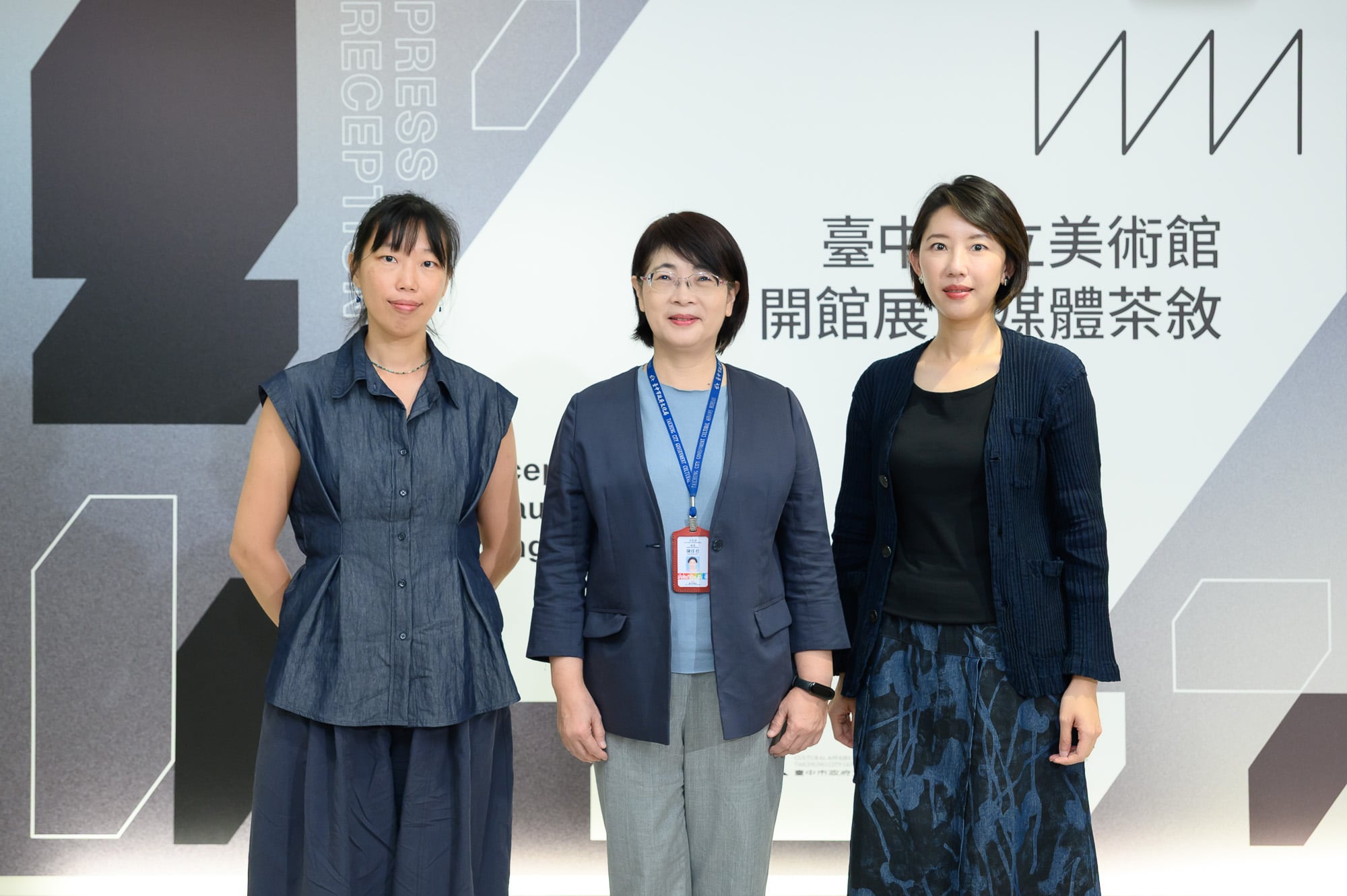 陳佳君局長、賴依欣館長及策展人周伶芝合照。（攝影：ANPIS FOTO 王世邦；臺中市立美術館提供）