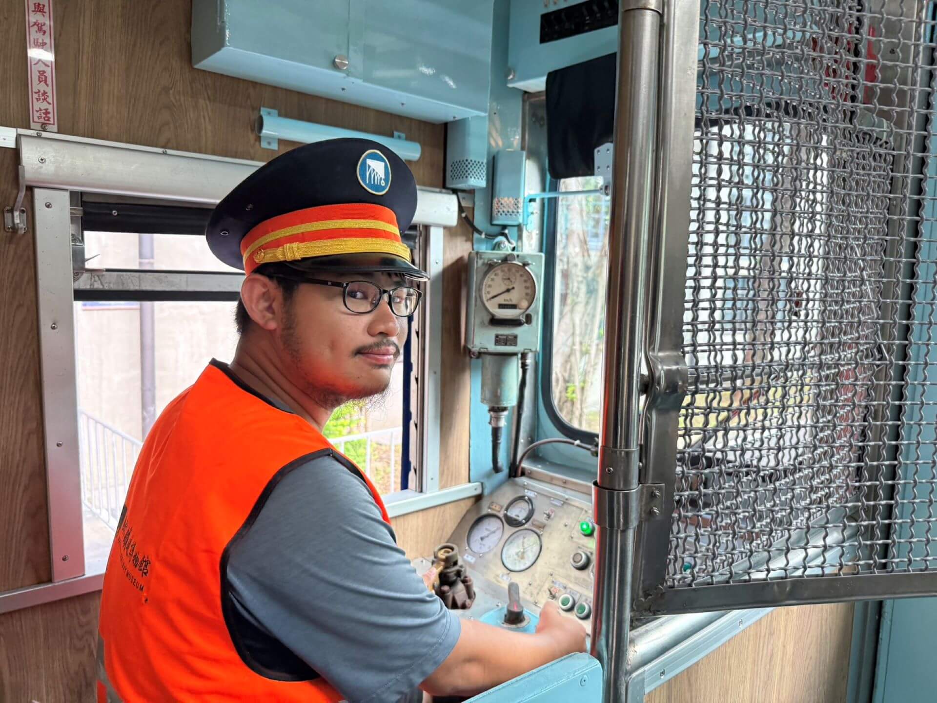 還能和列車長、駕駛室合影，為這段旅程留下專屬回憶。（攝影／朱佑霖）