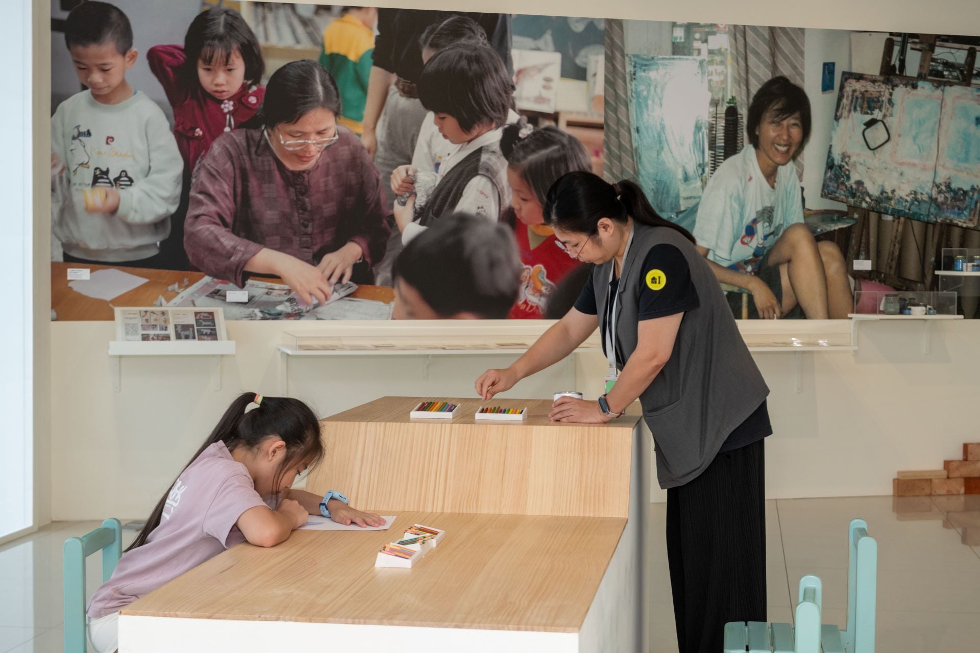 「Practice and Practice：李錦繡、謝貽娟與我」二樓展場互動區。（嘉義市立美術館提供）
