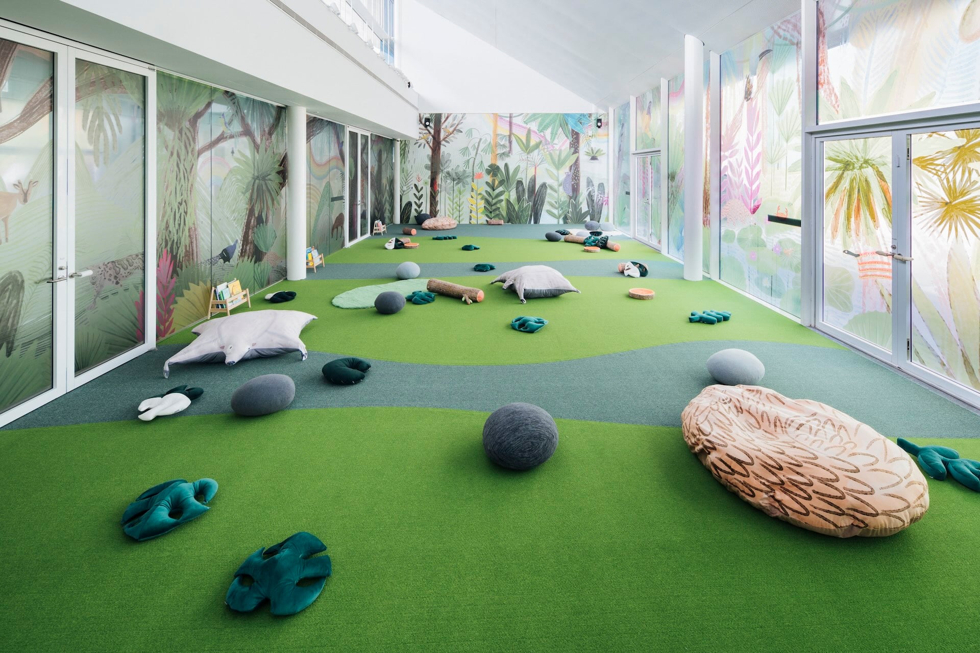 蘇鈺雄《平靜的森林》展區一景。（攝影／透島影業，桃園市立美術館提供）