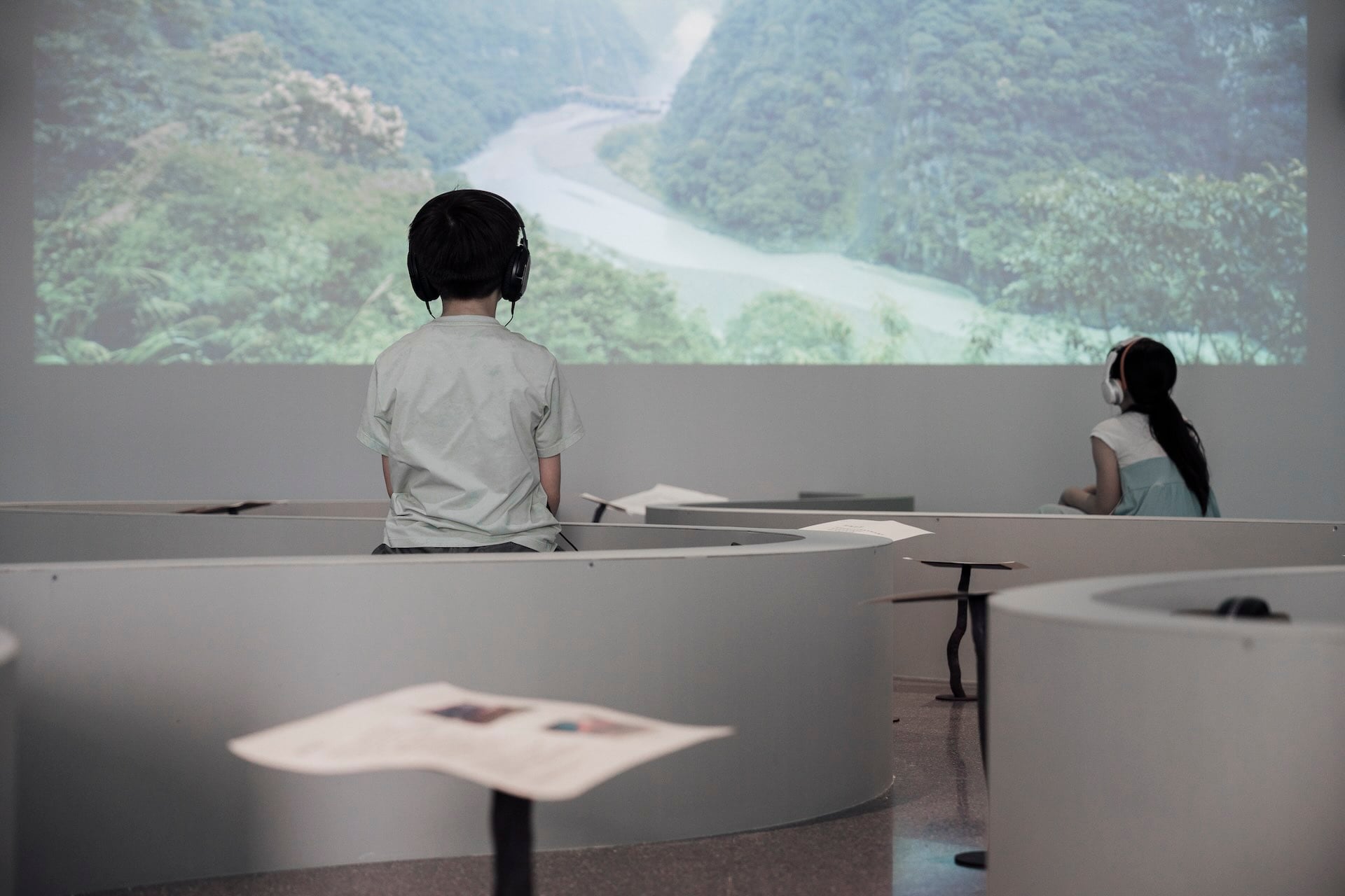 許雁婷《河走過的地方》展區一景。（攝影／透島影業，桃園市立美術館提供）