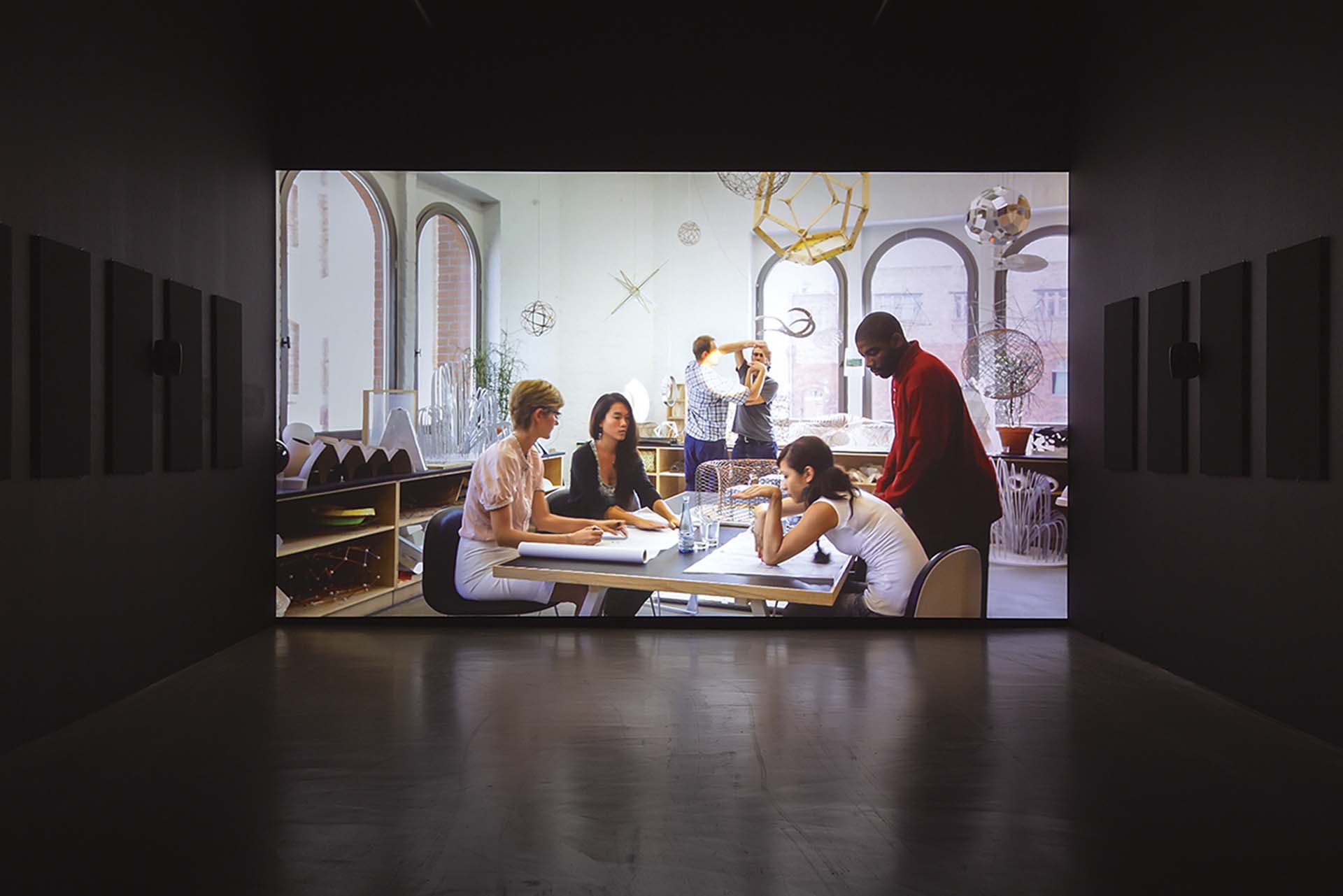奧拉弗．埃利亞松，《動作顯微鏡》，2011。（圖片攝影／提供：臺北市立美術館，2025；作品由藝術家；柏林neugerriemschneider；紐約／洛杉磯Tanya Bonakdar Gallery提供。© 2011 奧拉弗．埃利亞松）