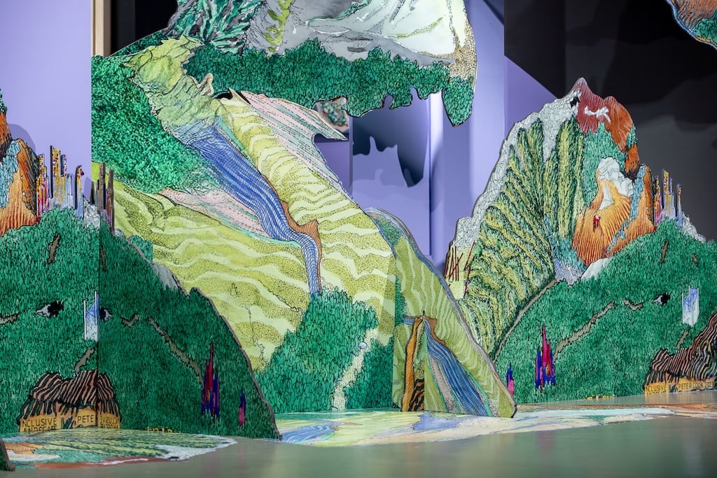 「彼得．庫克『山／市』個展」展出兩件現地裝置。（台北當代藝術館提供）