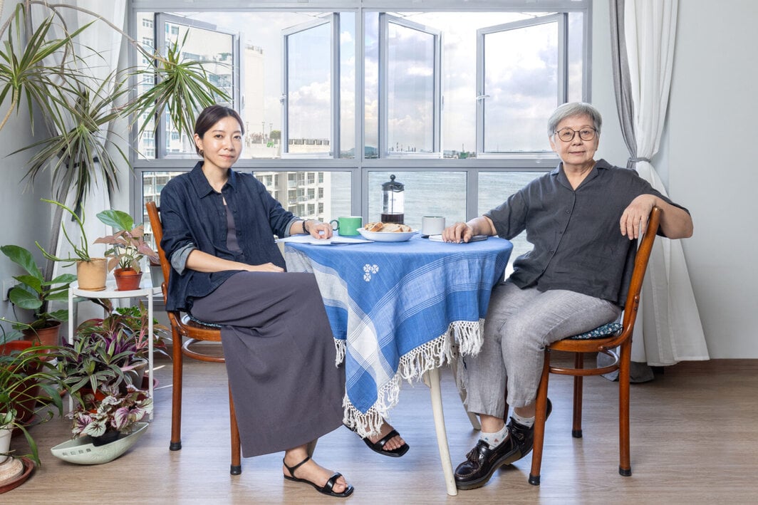 左起:策展人葉淑惠與藝術家王良吟。(©Singapore Art Museum)。
