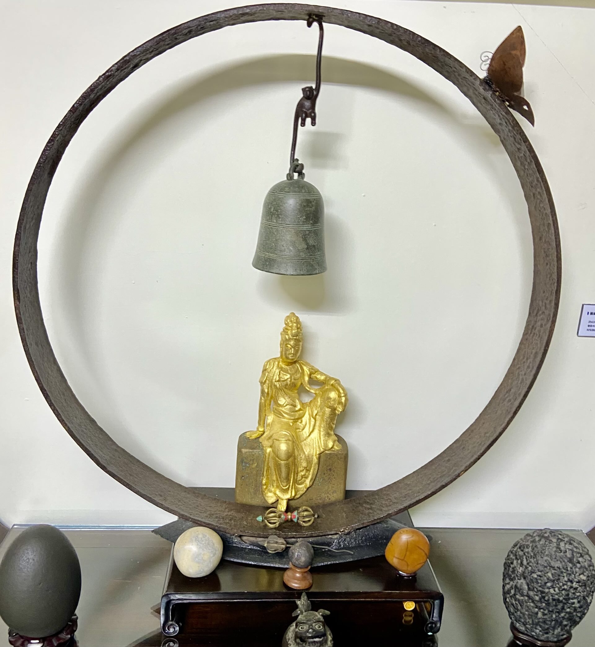 《圓滿菩提》，複合媒材。（黃文棟提供）