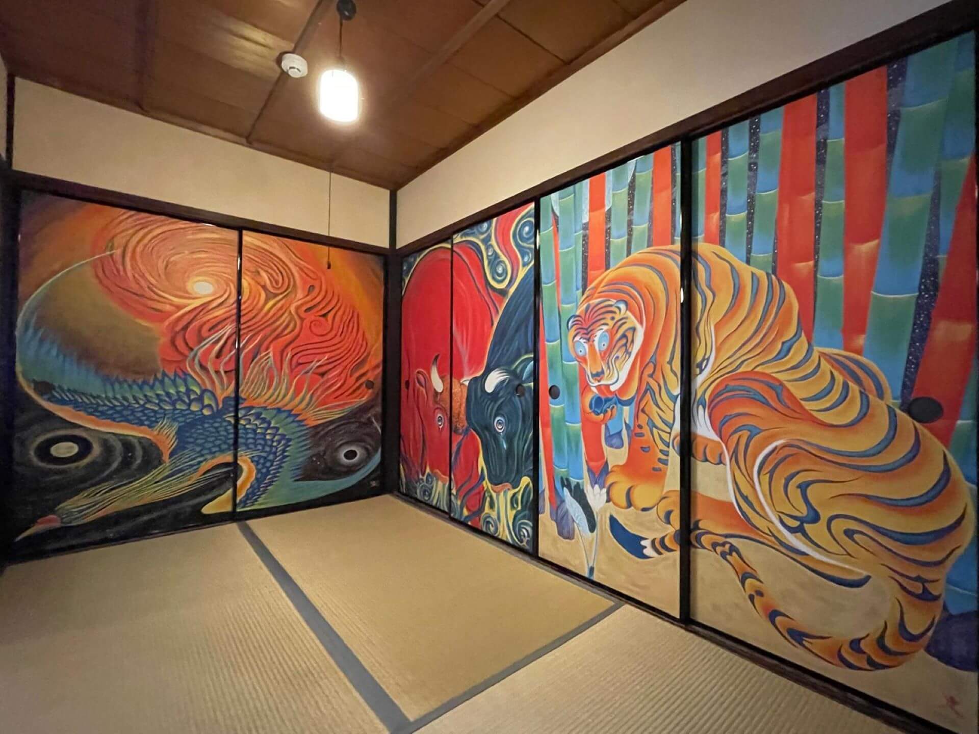 京都場，二樓為和式臥房具日本畫屏風。（攝影／鄭禹彤）