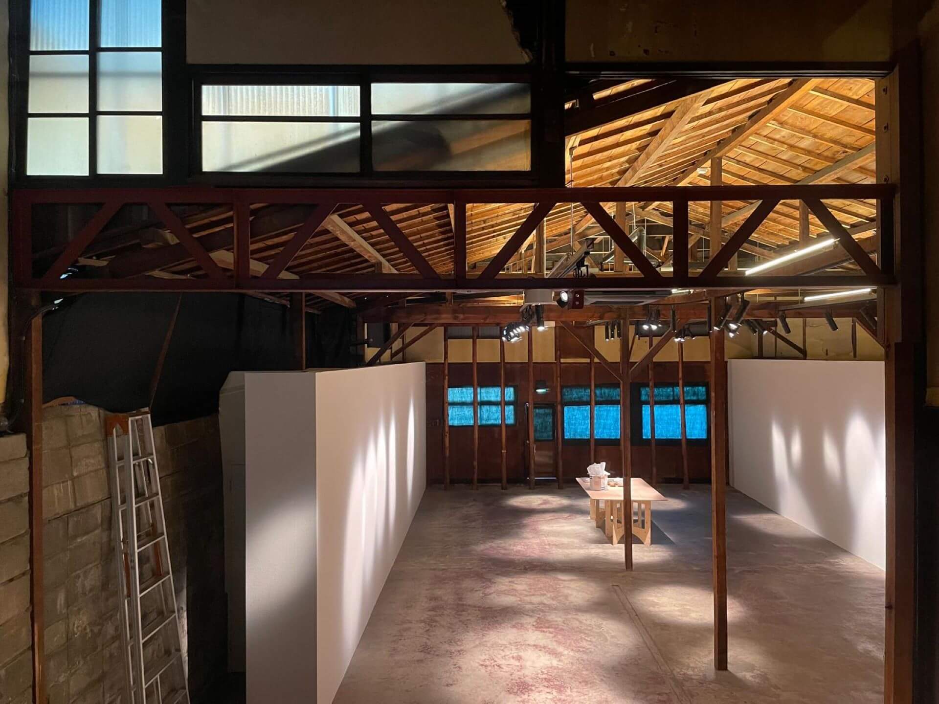 京都場，一樓為百年舊屋翻新之展示空間。（攝影／鄭禹彤）