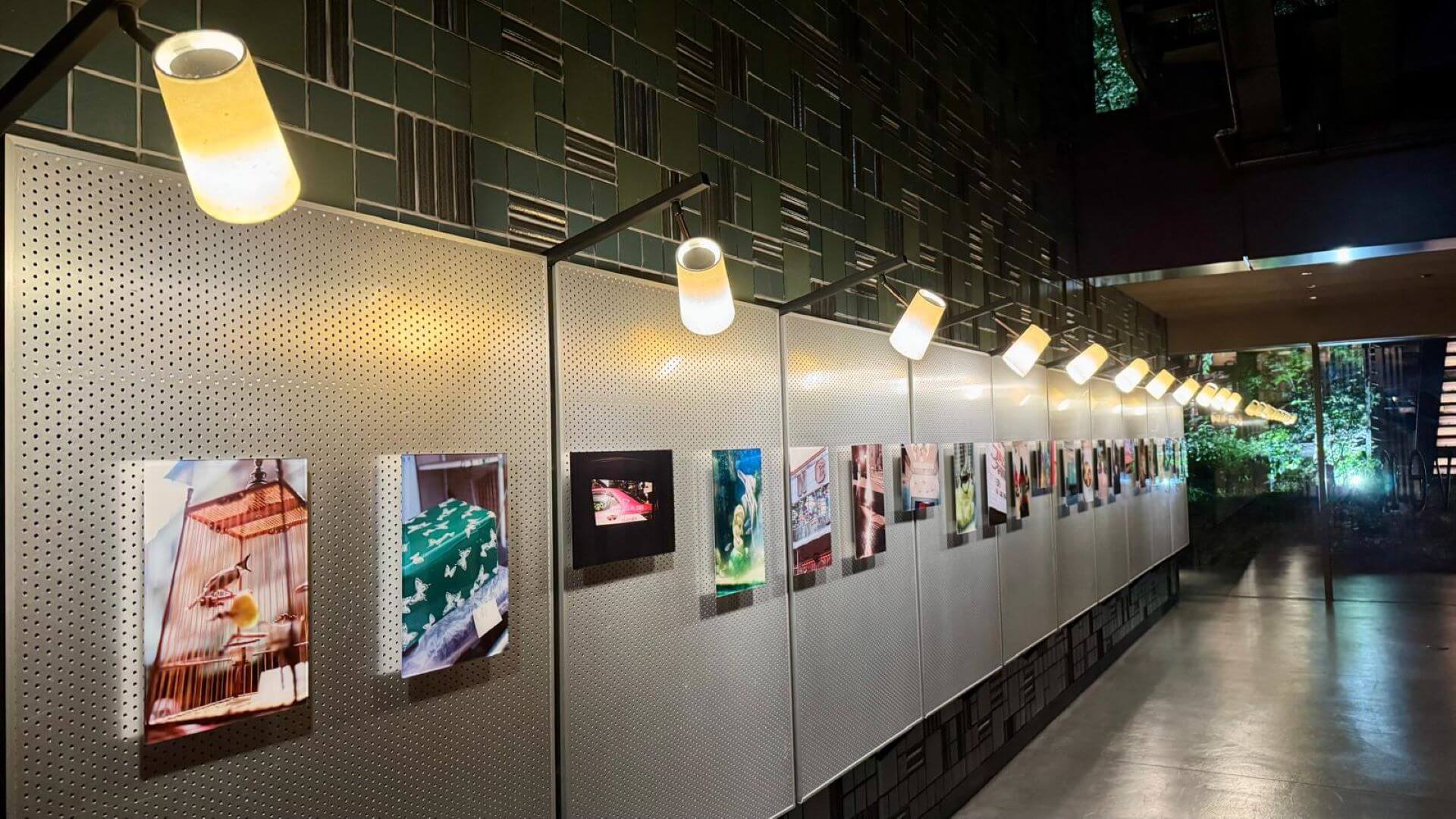 Ace Hotel Kyoto位於玄關的藝術家駐村展示空間。（攝影／鄭禹彤）