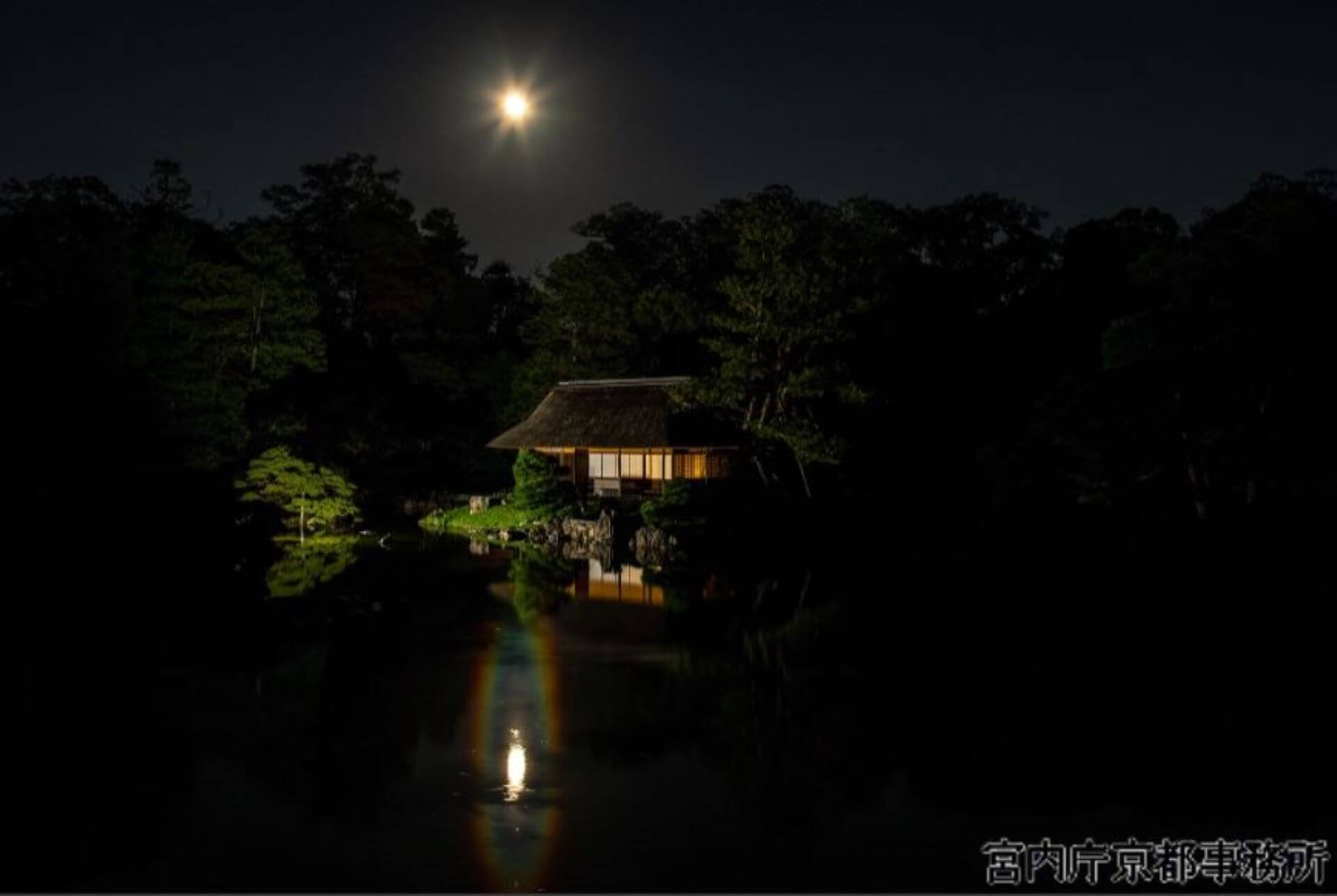 夜晚是桂離宮最迷人的時刻，每年只有在中秋節這天開放「中秋名月」觀月活動。（©日本宮內廳官網）