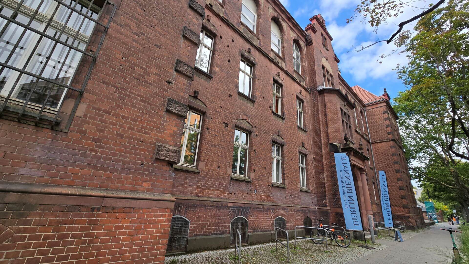 位於雷特街的舊法院大樓（Ehemaliges Gerichtsgebäude Lehrter Straße）為本屆四處展場之一。（攝影／高森信男）
