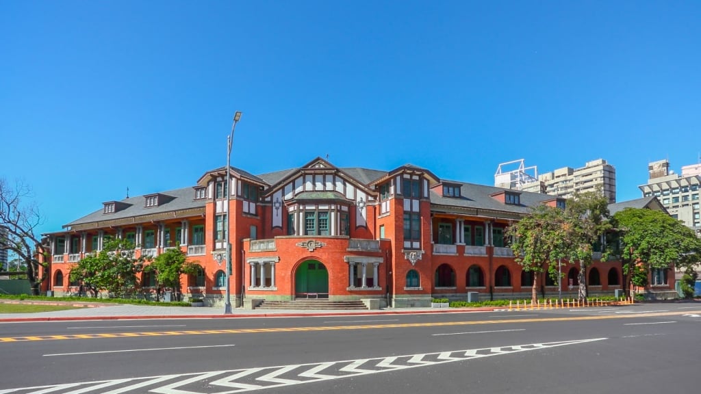 國立臺灣歷史博物館鐵道部外觀。（維基百科）