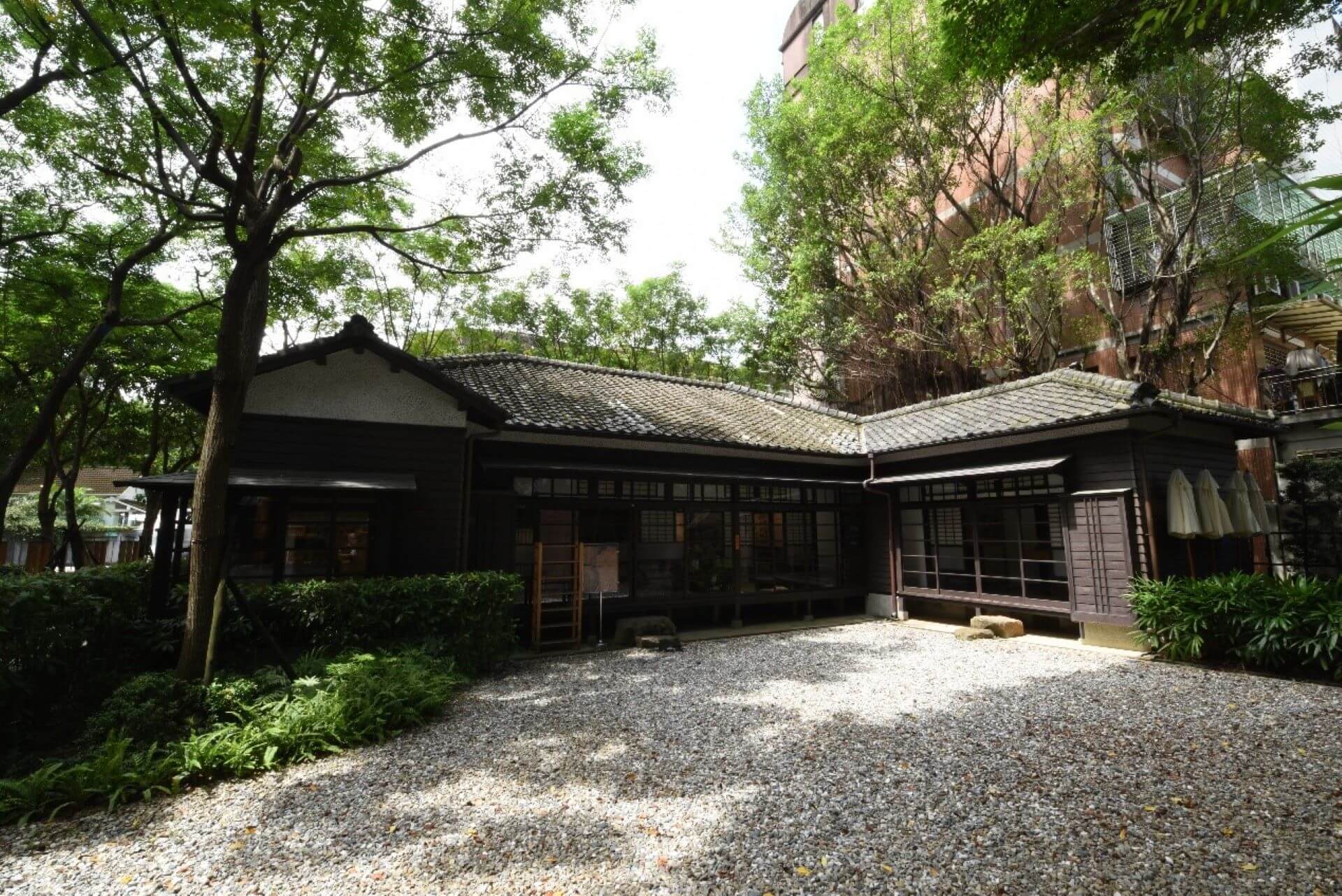 齊東日式宿舍群在2004年獲得保存，臺北市政府宣稱是文資法實施後第一個面狀保存的案例，如今卻開倒車。（攝影／蕭文杰）