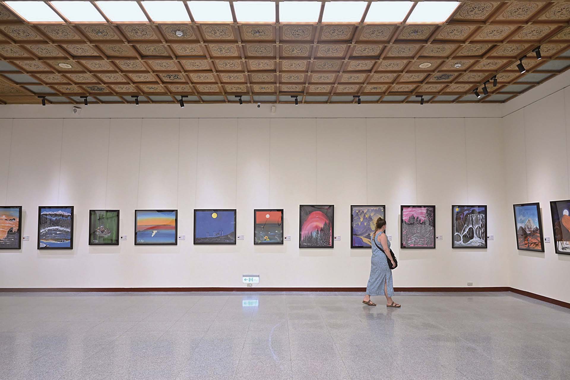 國立中正紀念堂管理處第三展廳展出的「大愛大美—陳持平創作個展」，展出一景。（陳持平提供）