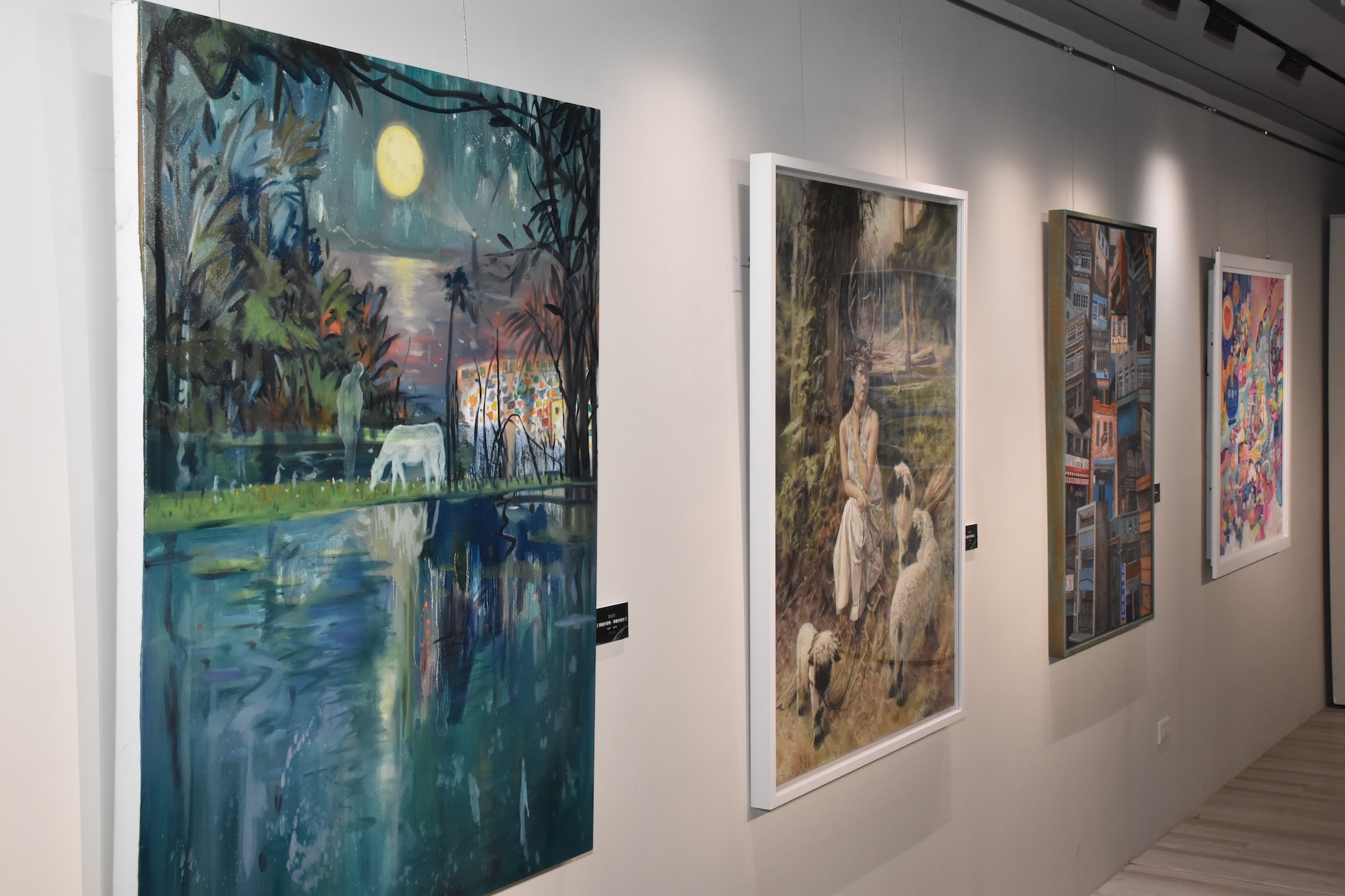 圖為第一屆明維藝新獎於師大德群畫廊展出一景。（明維教育基金會提供）
