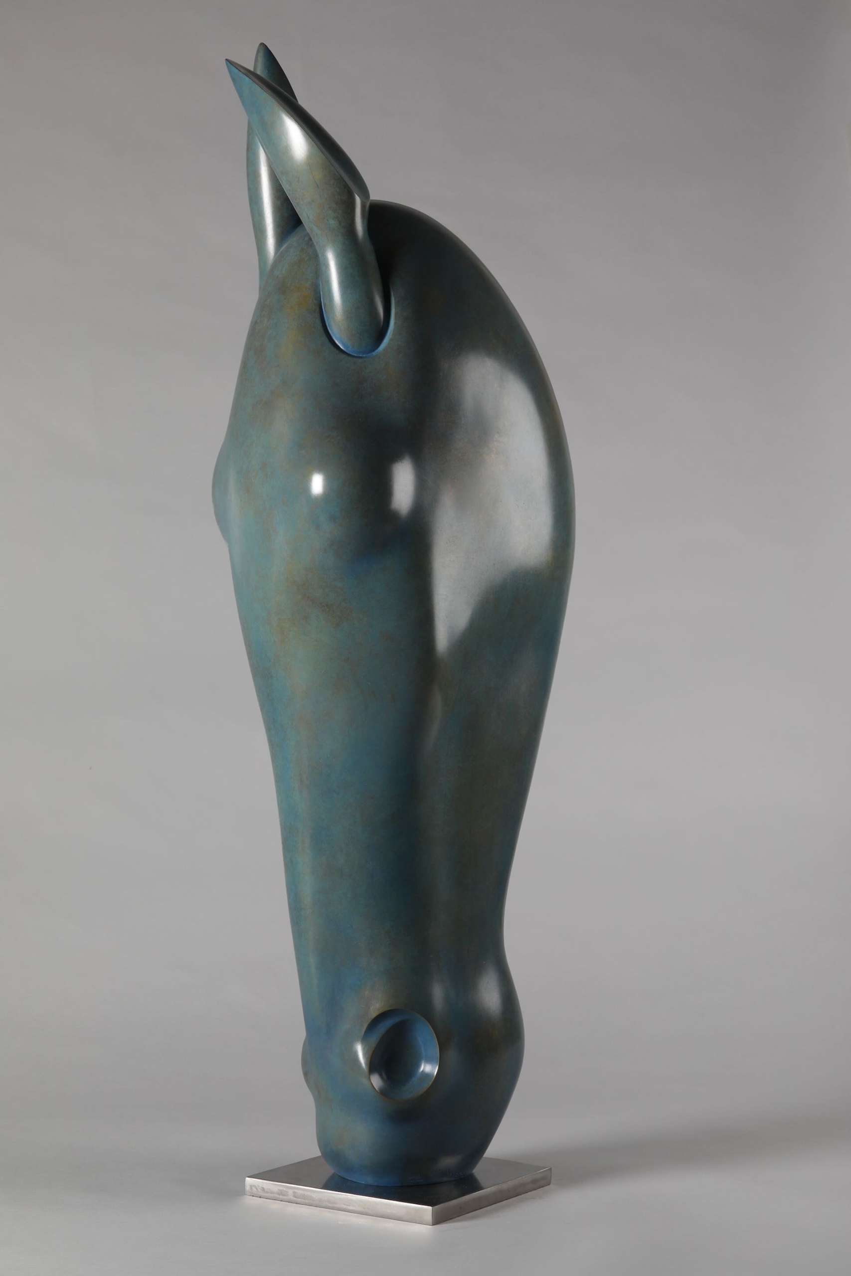 郭成東（Guo Cheng Dong），《驚蟄》（Le Jingzhe），2019，青銅，Edition # 6/8，96 x 27 x 23cm。季豐軒提供