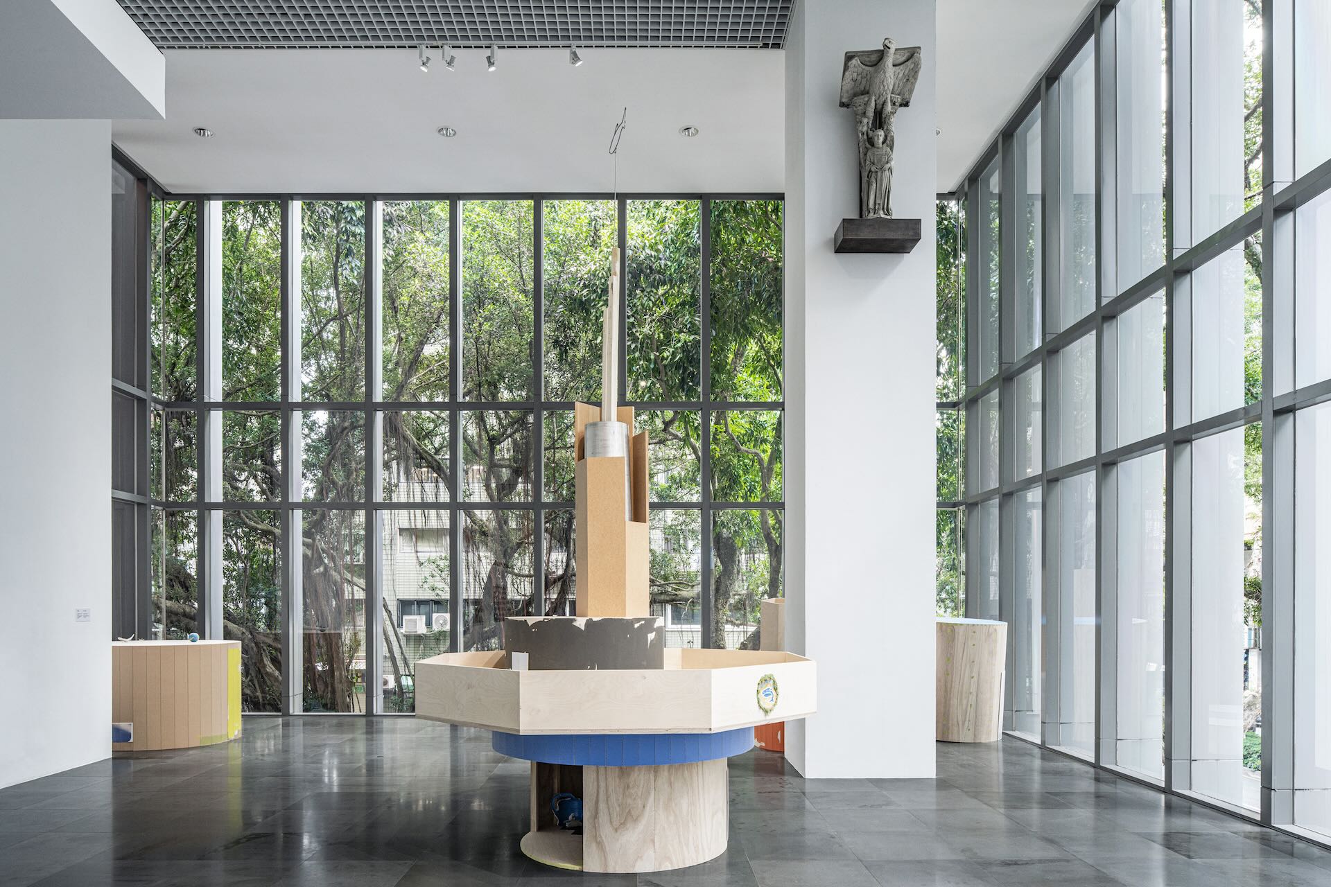 曾彥翔《Wet Edge of A Circle》於展覽現場。北師美術館提供，攝影：dulub studio
