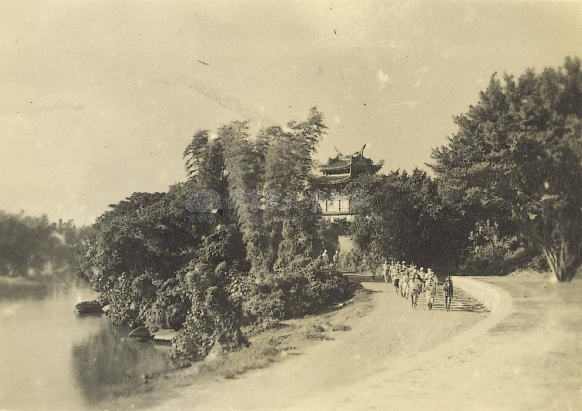 臺北圓山劍潭古寺，1938-1941，攝影／杉山虔三。（圖片源自：國家文化記憶庫）