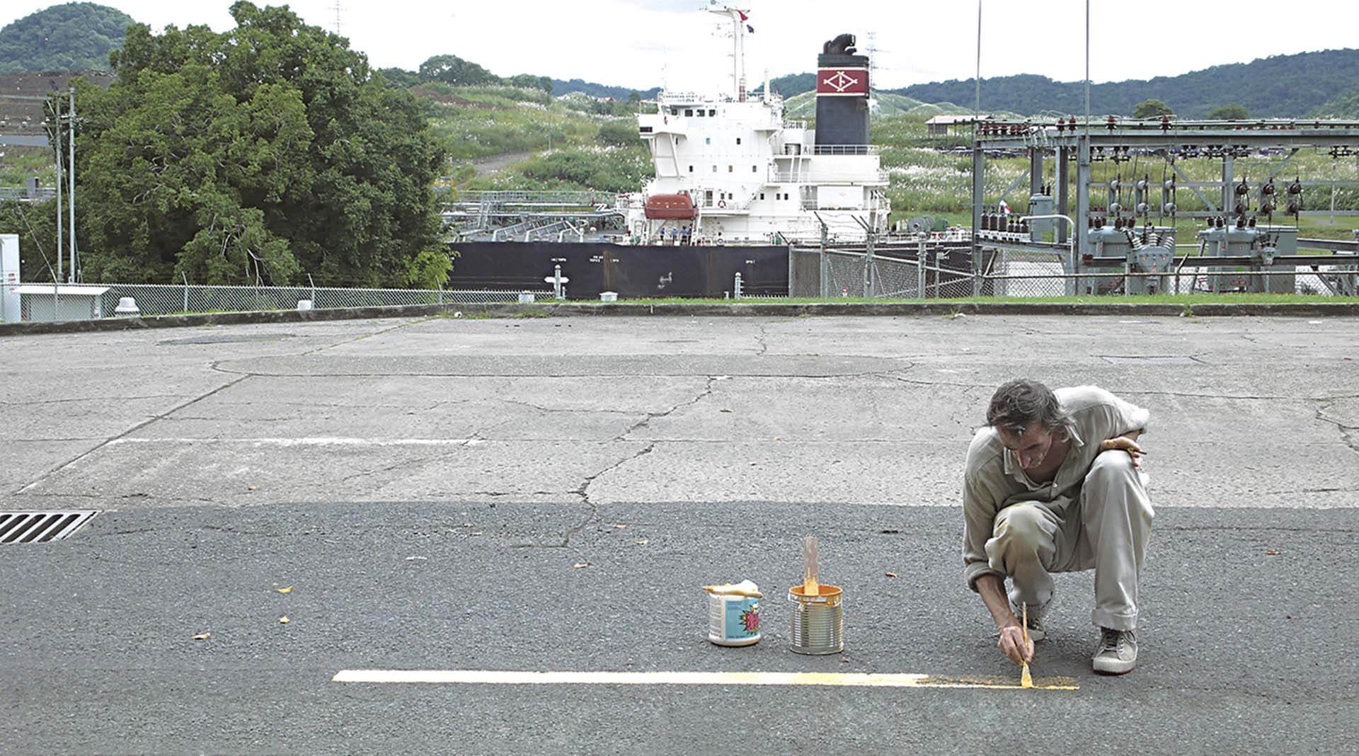 弗朗西斯．艾利斯，《粉刷／修補》，2008，（© Francis Alÿs，圖片由藝術家及卓納畫廊提供）
