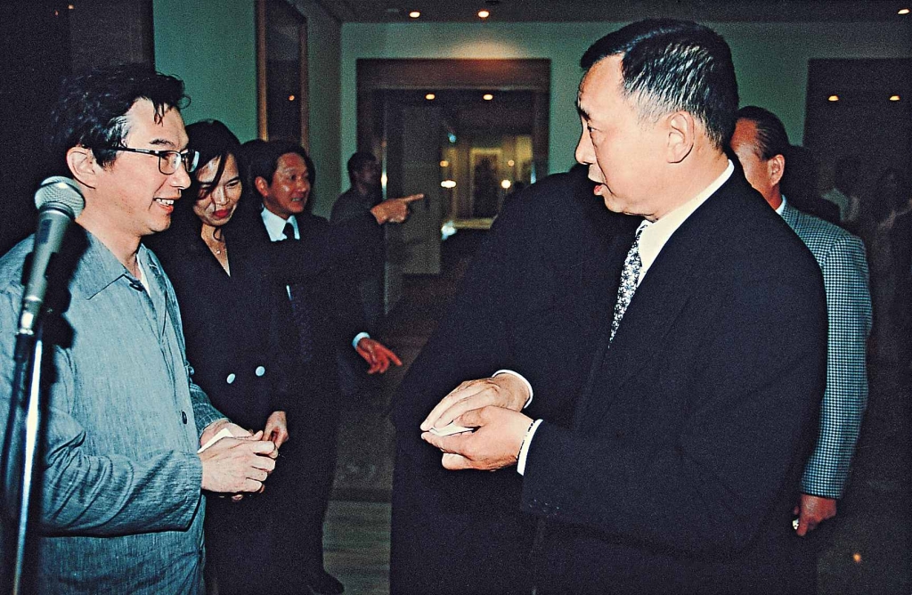 林百里與馬志玲（右），於14年前的第二屆清翫雅集收藏展相見歡。