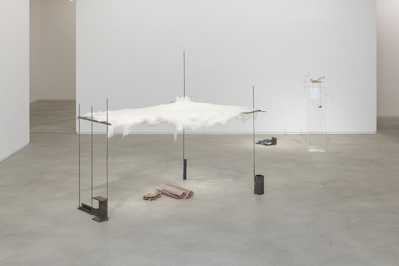 2023年於「SCAI PIRAMIDE」展出土屋信子個展「Stay as a wave」。（圖／SCAI The Bathhouse攝影：Nobutada Omote）