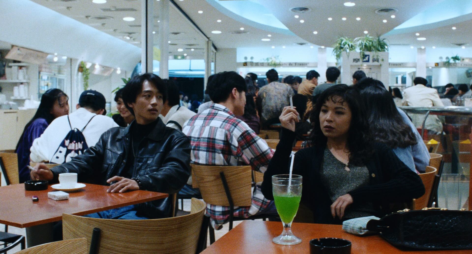 《愛情萬歲》透過極簡對白、疏離的鏡頭語言描繪都市孤寂感。（國家影視聽中心提供）