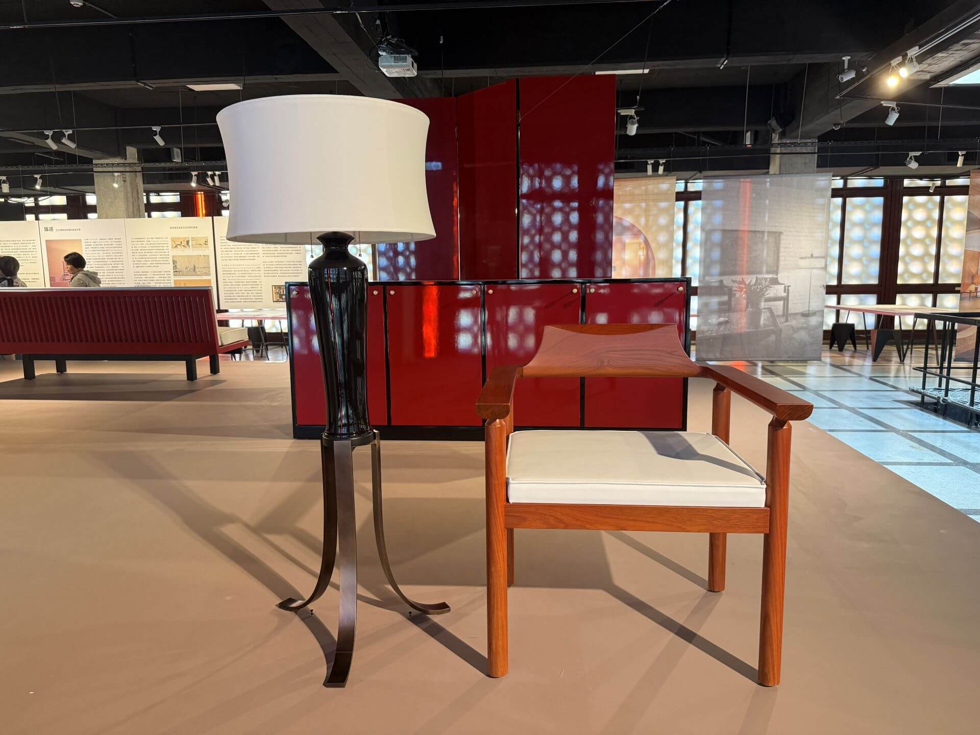 「完美的日常：王大閎自宅家具復刻展」展場風景。（攝影／朱佑霖）