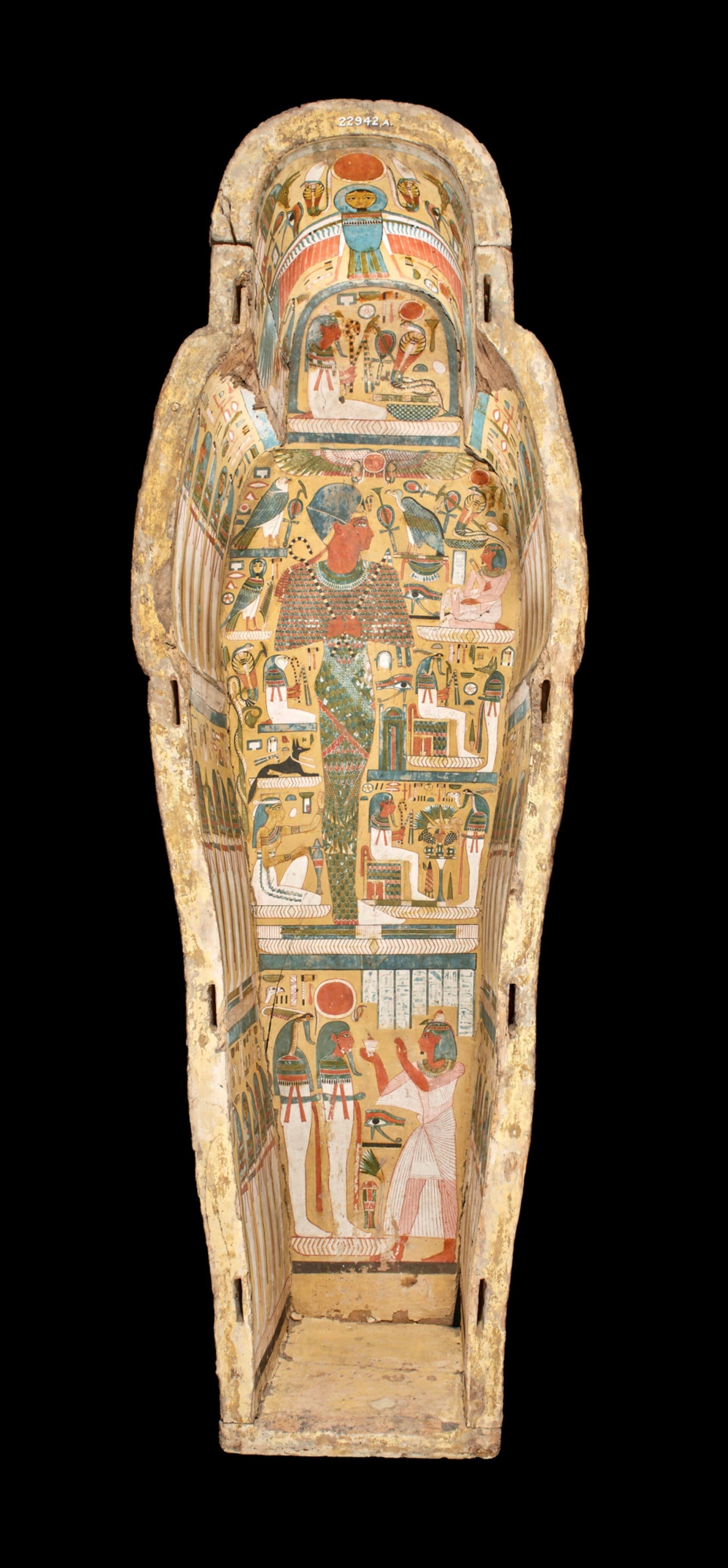 神廟守門人亞赫摩斯的棺柩底座，約西元前900年。（EA22942）(© The Trustees of the British Museum)