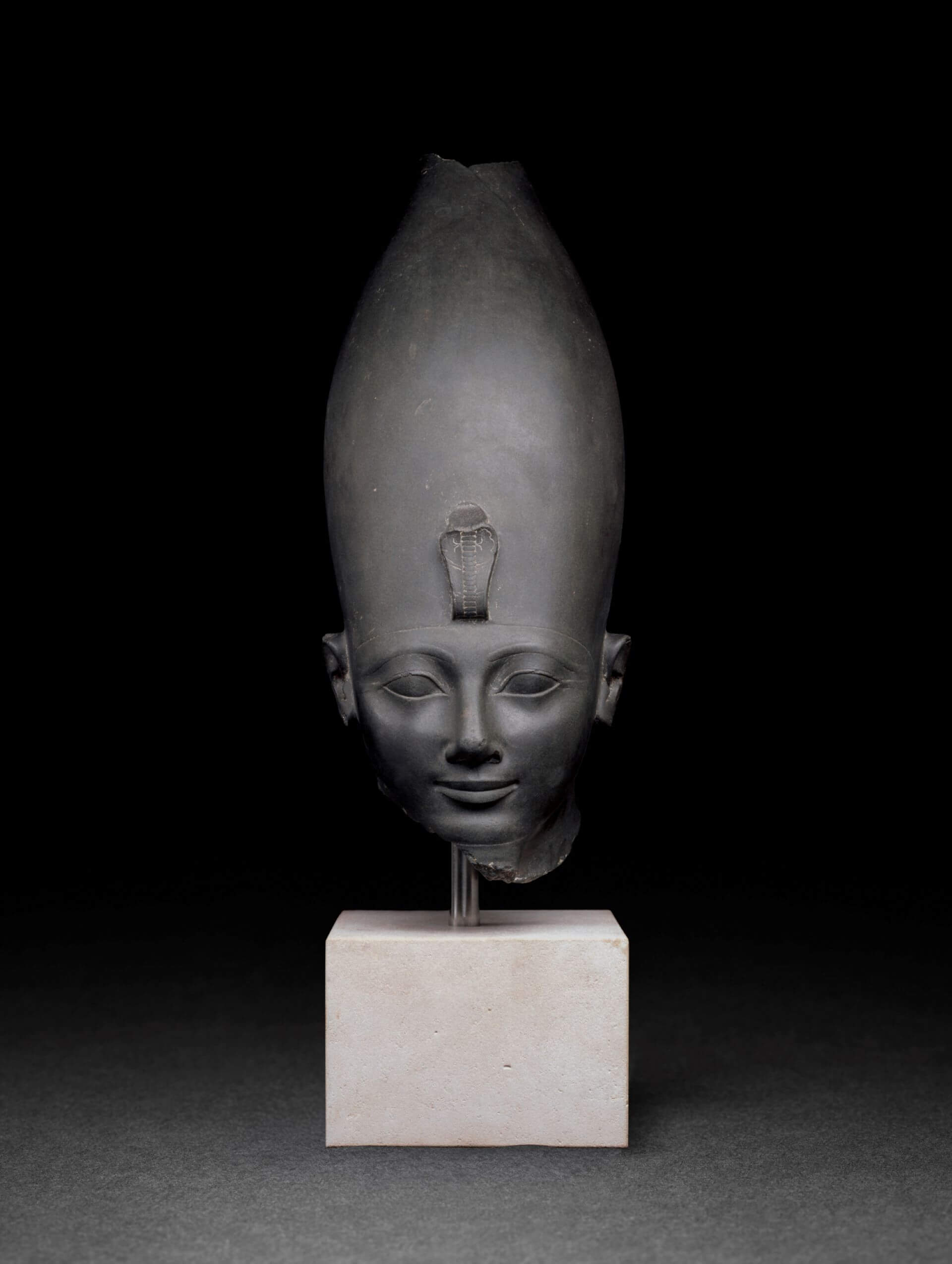 可能是圖特摩斯三世的頭像，約西元前1479–1457年。（EA986）(© The Trustees of the British Museum)