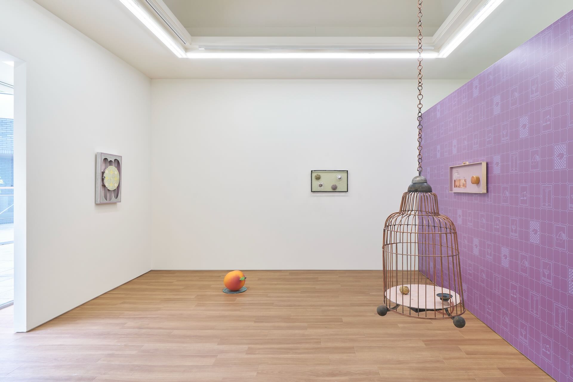 黃麗音「當相遇發生時」貝浩登（東京）二樓展覽現場。圖／貝浩登提供。攝影：Osamu Sakamoto。Courtesy of the artist and Perrotin. Photo by Osamu Sakamoto.