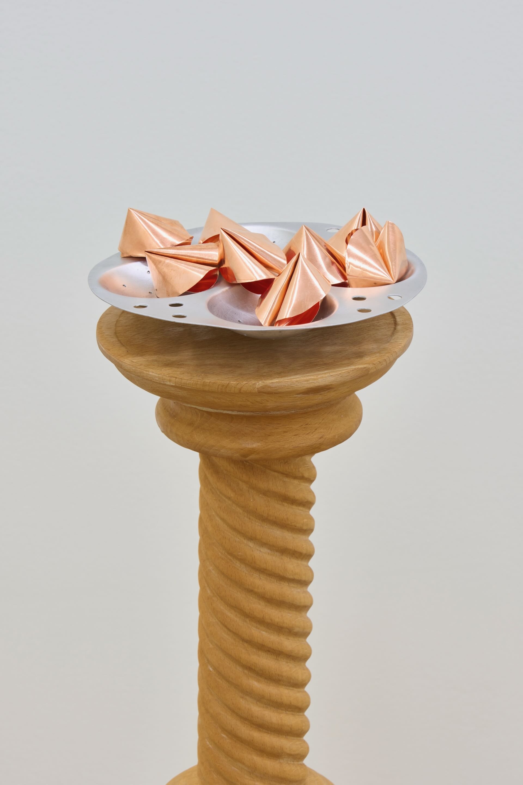 黃麗音《The Column of Fortune》（局部）。圖／貝浩登提供。攝影 Osamu Sakamoto。Courtesy of the artist and Perrotin. Photo by Osamu Sakamoto.