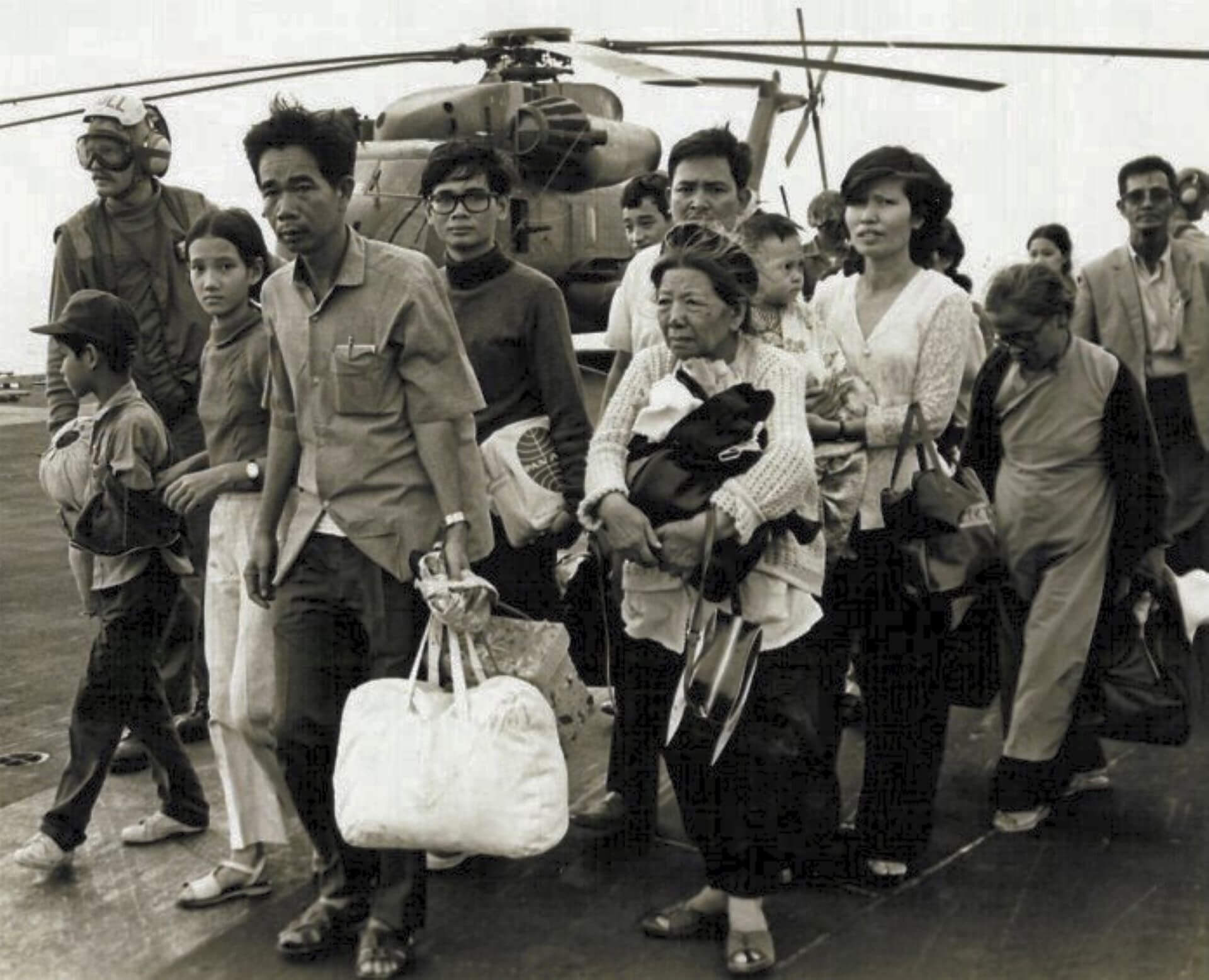 1975年，西貢淪陷時協助部分民眾撤離的美軍行動。（Wikipedia）