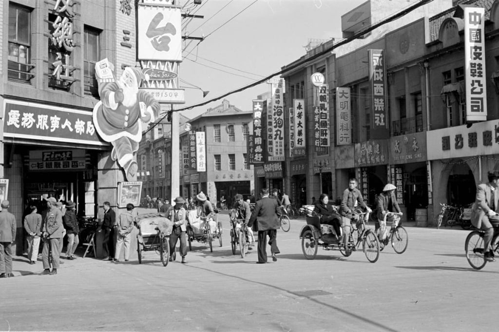 臺北市衡陽路聖誕節一景，1955至1958年攝，威斯康辛大學密爾瓦基分校圖書館藏，Harrison Forman Collection。