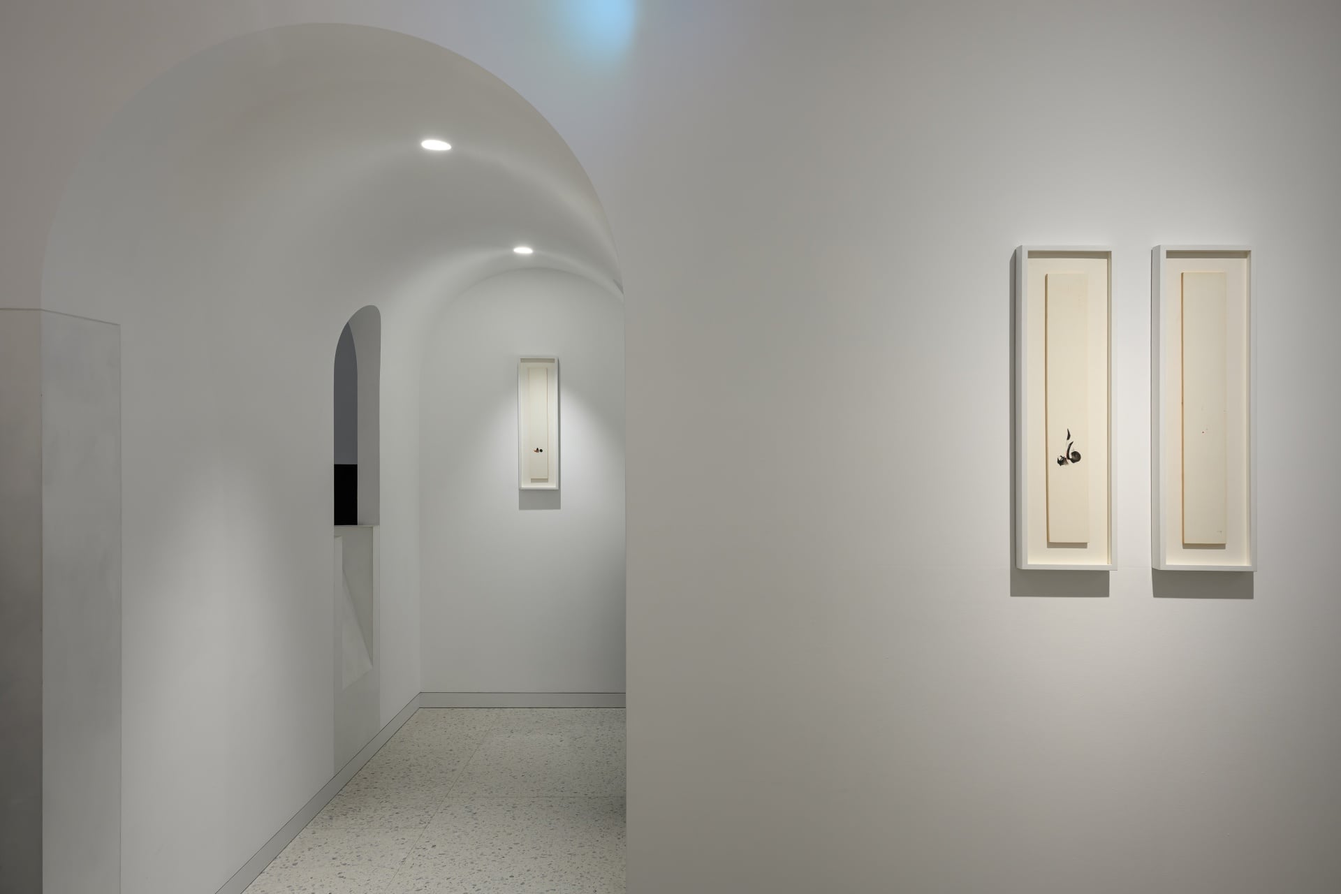 李元佳《Untitled》, Ink and oil on paper, mounted on wood, 60.5 × 9.5 cm (each panel), 1963-1964. Courtesy of Winsing Arts Fo…