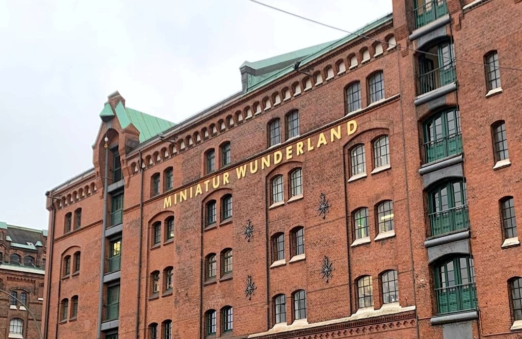德國微縮景觀世界 Miniatur Wunderland 建築外觀 Image source: Wikimedia Commons ·CC BY-SA 4.0