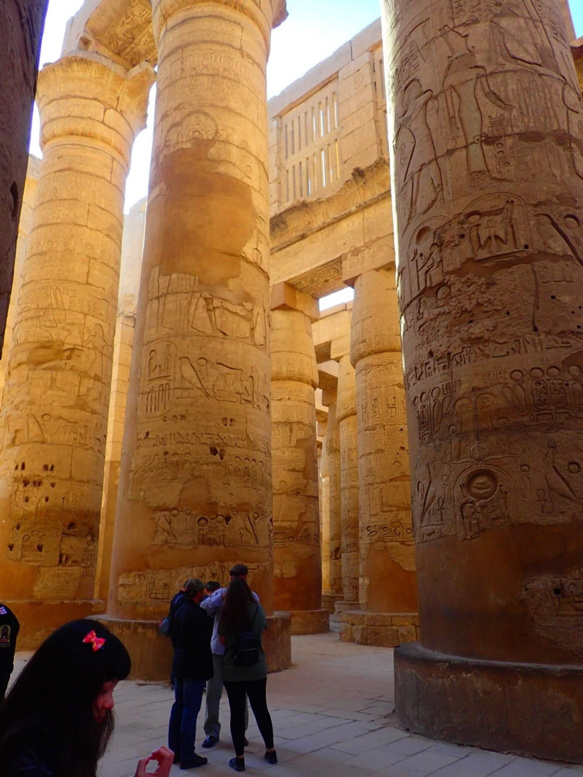 盧克索（Luxor）神廟一隅。此神廟自中王國時代開始建築，歷代國王不斷增建，一直到希羅時代。現存遺跡最壯觀的是新王國時代的建築。（攝影／蒲慕州）