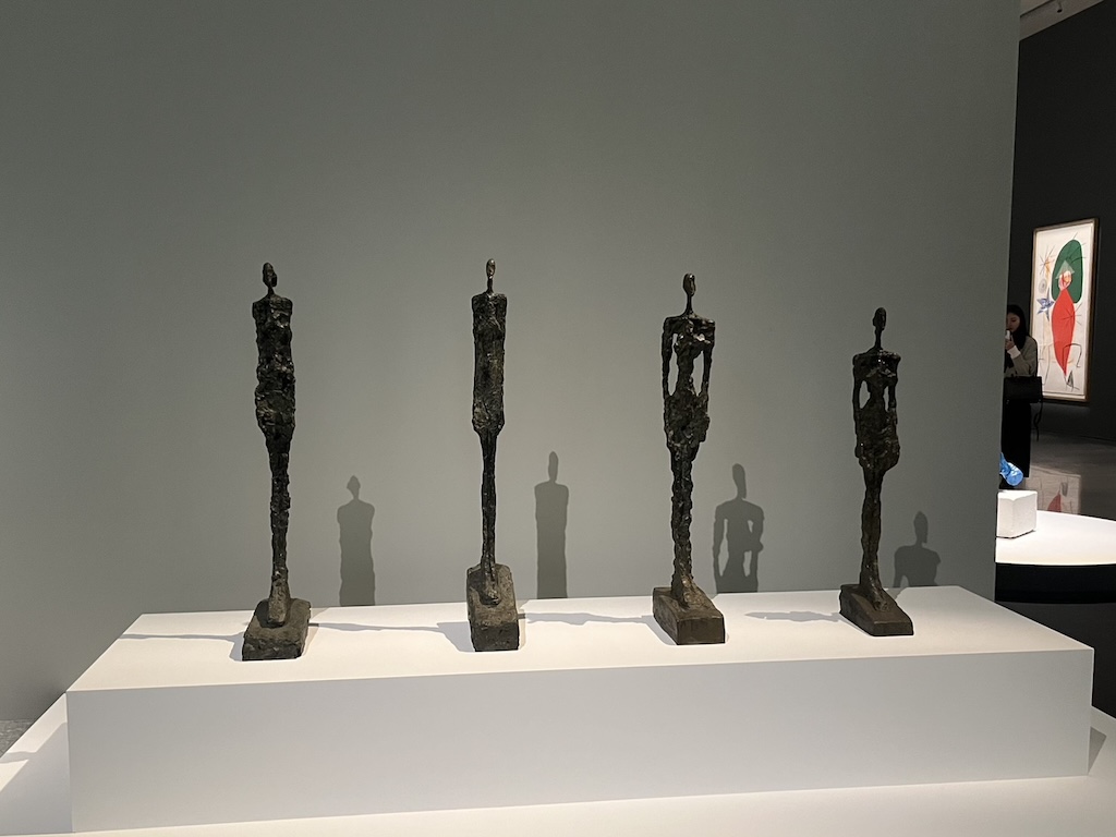 「步入永恆」迎來阿爾貝托．賈科梅蒂（Alberto Giacometti）多件雕塑作品首度來臺展出。（本刊資料室）