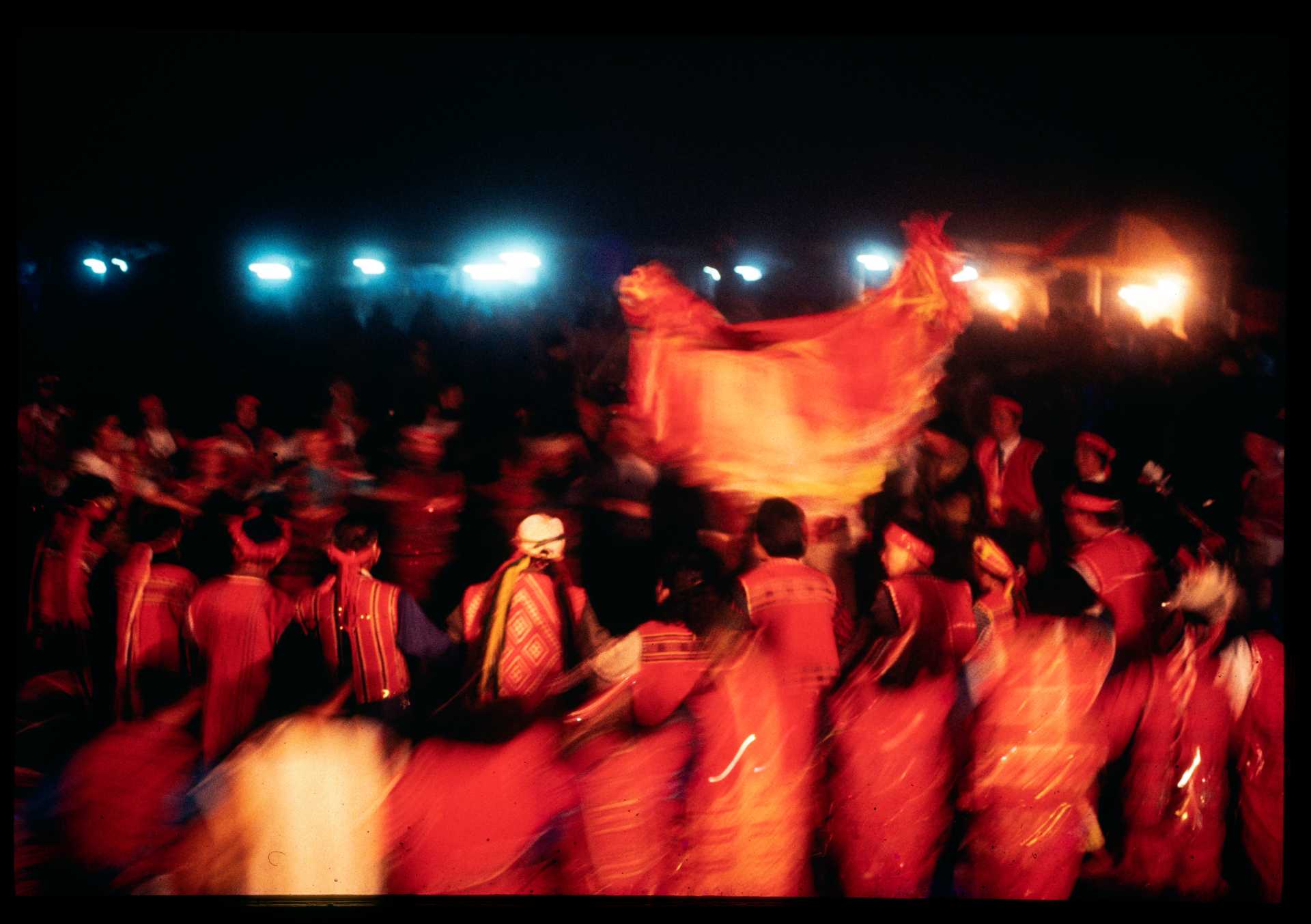 林柏樑，〈矮靈祭（娛靈之夜，賽夏人與矮靈共歡)〉，1987。（北師美術館提供）