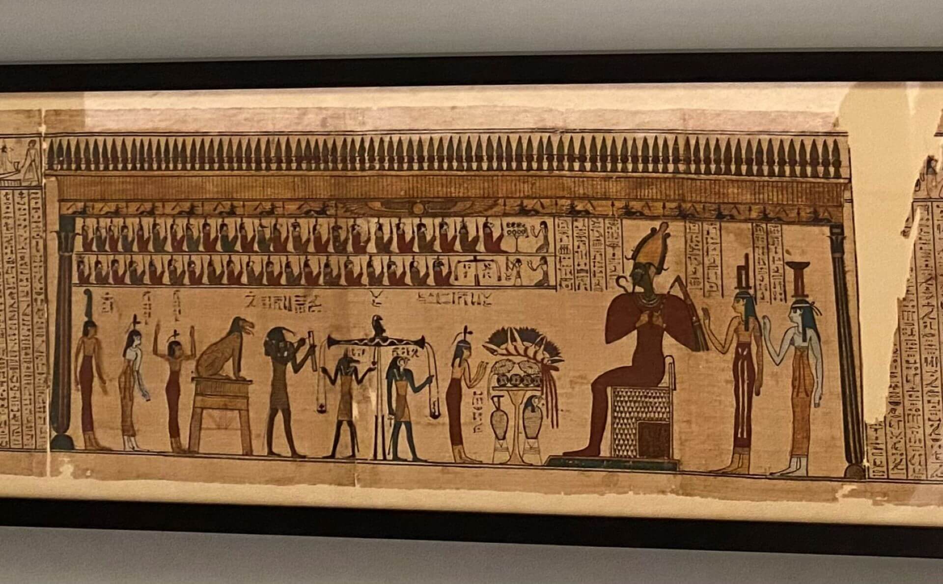 托勒密王朝時期（公元前4–1世紀），《內芙利妮死者之書》（Book of the Dead of Neferini）秤心場景，莎草紙，柏林新博物館藏。（攝影／郭書瑄）